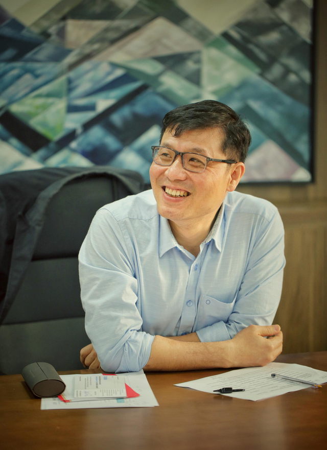 GS Vũ Hà Văn: Nhà tôi ai thích gì làm nấy - Ảnh 1. GS Vũ Hà Văn: Nhà tôi ai thích gì làm nấy - Ảnh 1.