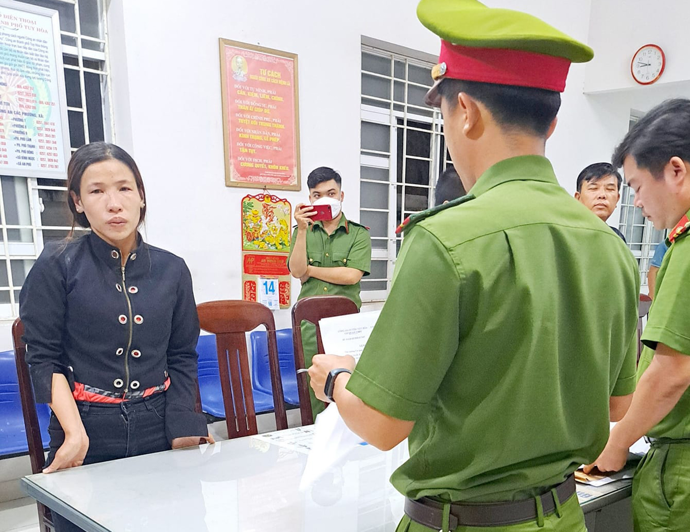 Người phụ nữ ‘bí ẩn’ chở nữ sinh đi lòng vòng đã bị bắt về tội lừa đảo - Ảnh 1. Người phụ nữ ‘bí ẩn’ chở nữ sinh đi lòng vòng đã bị bắt về tội lừa đảo - Ảnh 1.