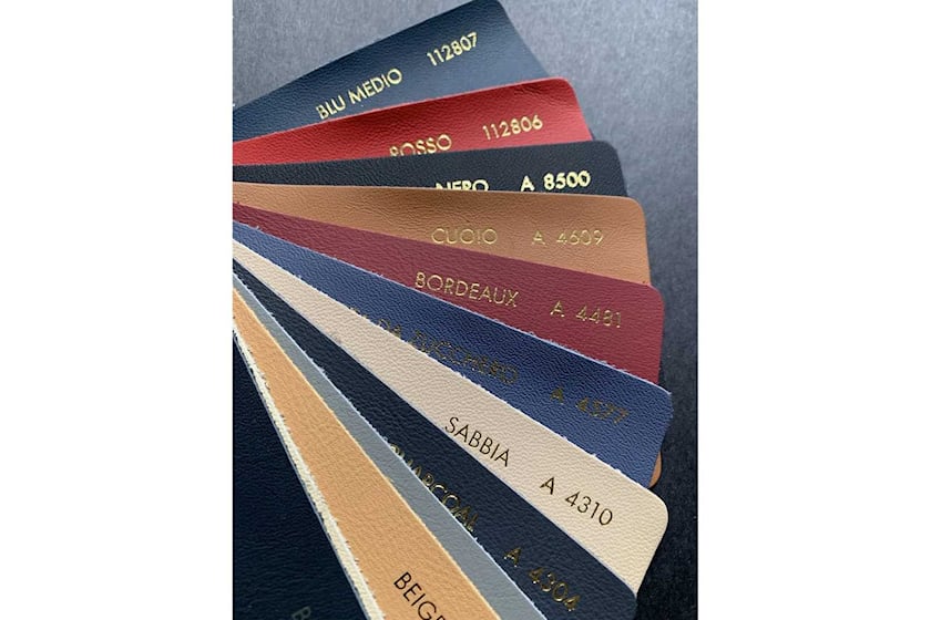 Bộ tham khảo màu - món sưu tầm độc, đắt cho giới nhà giàu mê Ferrari - Ảnh 7. Bộ tham khảo màu - món sưu tầm độc, đắt cho giới nhà giàu mê Ferrari - Ảnh 7.
