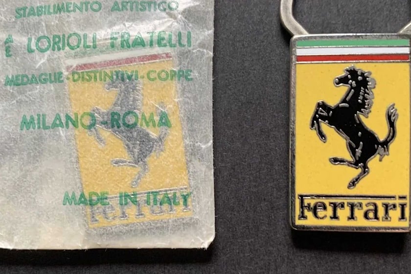 Bộ tham khảo màu - món sưu tầm độc, đắt cho giới nhà giàu mê Ferrari - Ảnh 5. Bộ tham khảo màu - món sưu tầm độc, đắt cho giới nhà giàu mê Ferrari - Ảnh 5.