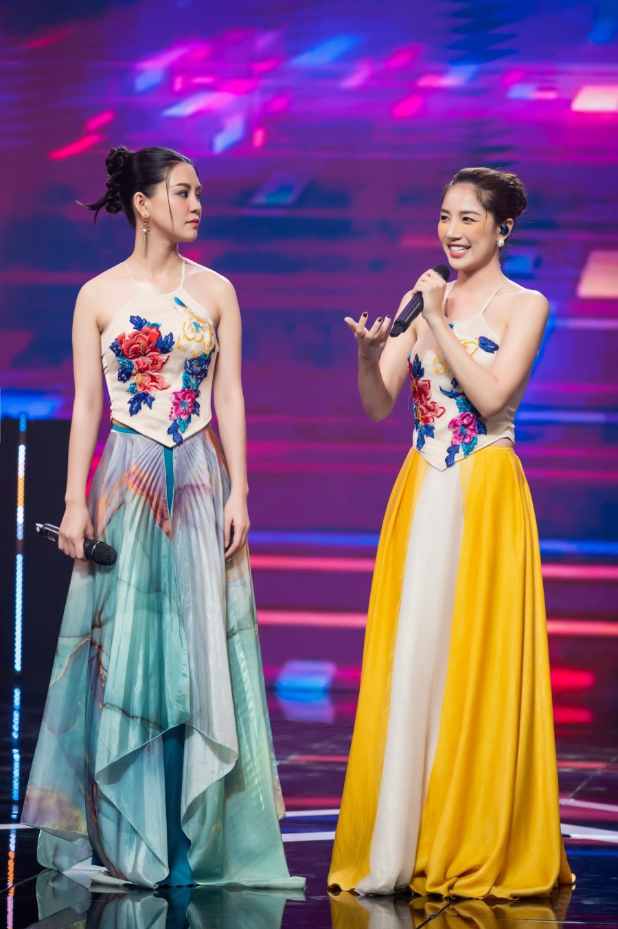 Bùi Lan Hương, Minh Khuê hóa chị em sinh đôi với nhan sắc mỹ nhân - Ảnh 2.