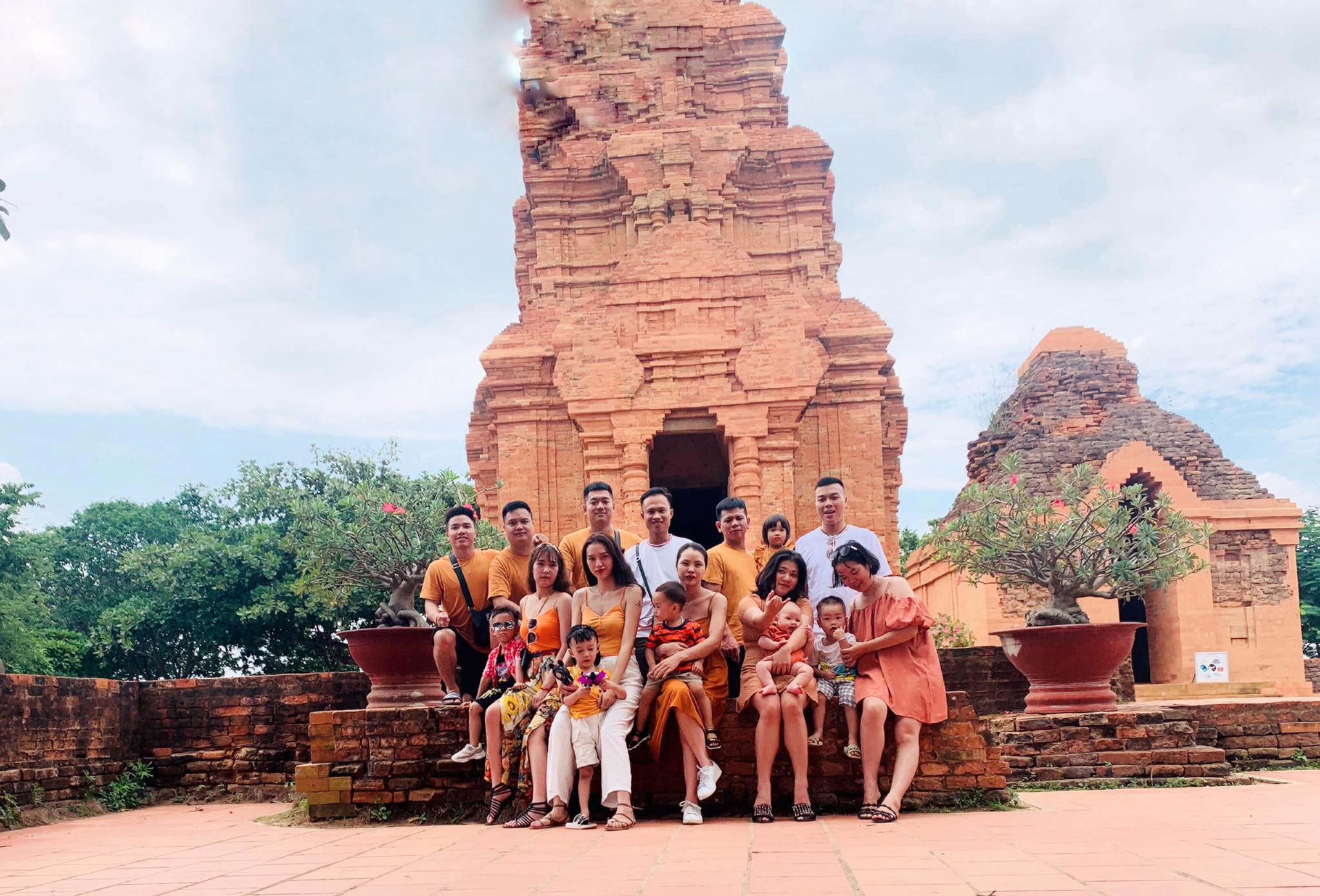 Không có con gái, bố trẻ mở lễ trả độ vì... thua cuộc - Ảnh 2.