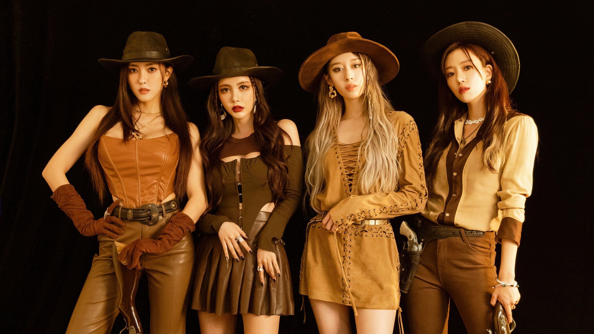 Sao K-pop đến Việt Nam; Á hậu Thúy Vân phản ứng trước bình luận tiêu cực - Ảnh 4. Sao K-pop đến Việt Nam; Á hậu Thúy Vân phản ứng trước bình luận tiêu cực - Ảnh 4.