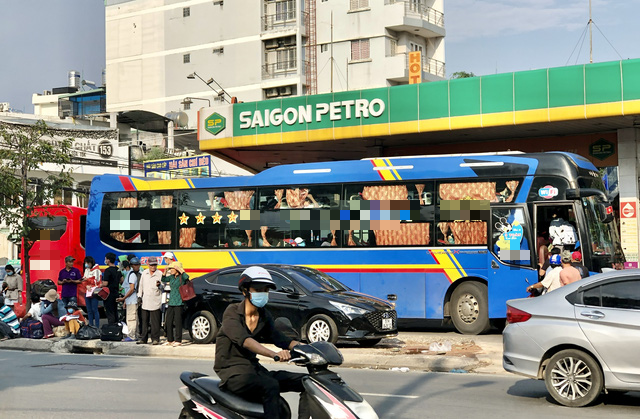 TP.HCM siết bến cóc để giải ế cho bến xe Miền Đông mới - Ảnh 1. TP.HCM siết bến cóc để giải ế cho bến xe Miền Đông mới - Ảnh 1.