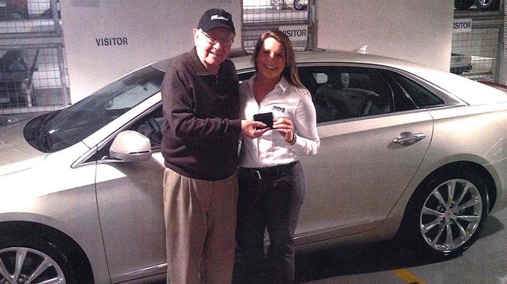 Tỉ phú đi xe gì hằng ngày: Cũng chỉ là xe phổ thông - Ảnh 2. Tỉ phú đi xe gì hằng ngày: Cũng chỉ là xe phổ thông - Ảnh 2.