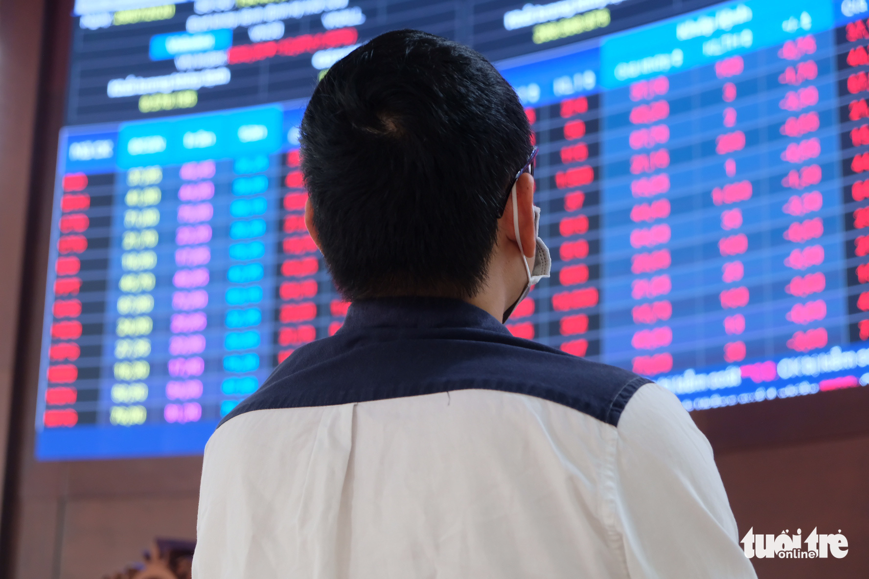 Các công ty chứng khoán lỗ nặng do đầu tư... vào chứng khoán - Ảnh 1. Các công ty chứng khoán lỗ nặng do đầu tư... vào chứng khoán - Ảnh 1.