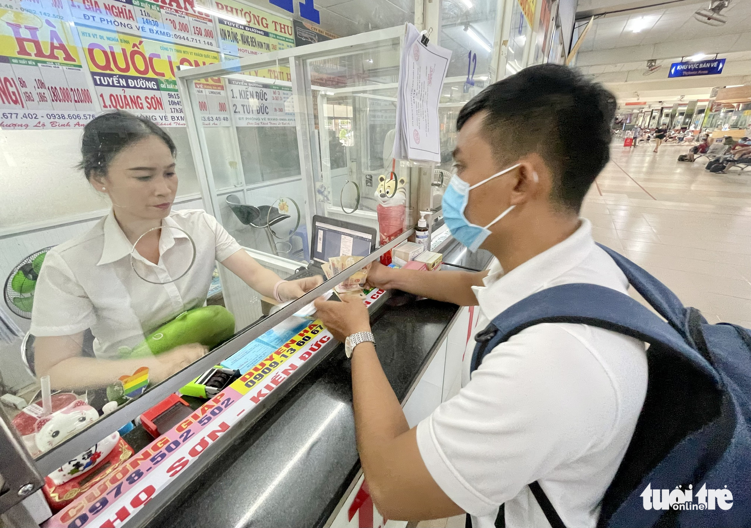 Áp dụng vé điện tử ở TP.HCM: Doanh nghiệp lúng túng, hành khách chờ lâu - Ảnh 1. Áp dụng vé điện tử ở TP.HCM: Doanh nghiệp lúng túng, hành khách chờ lâu - Ảnh 1.