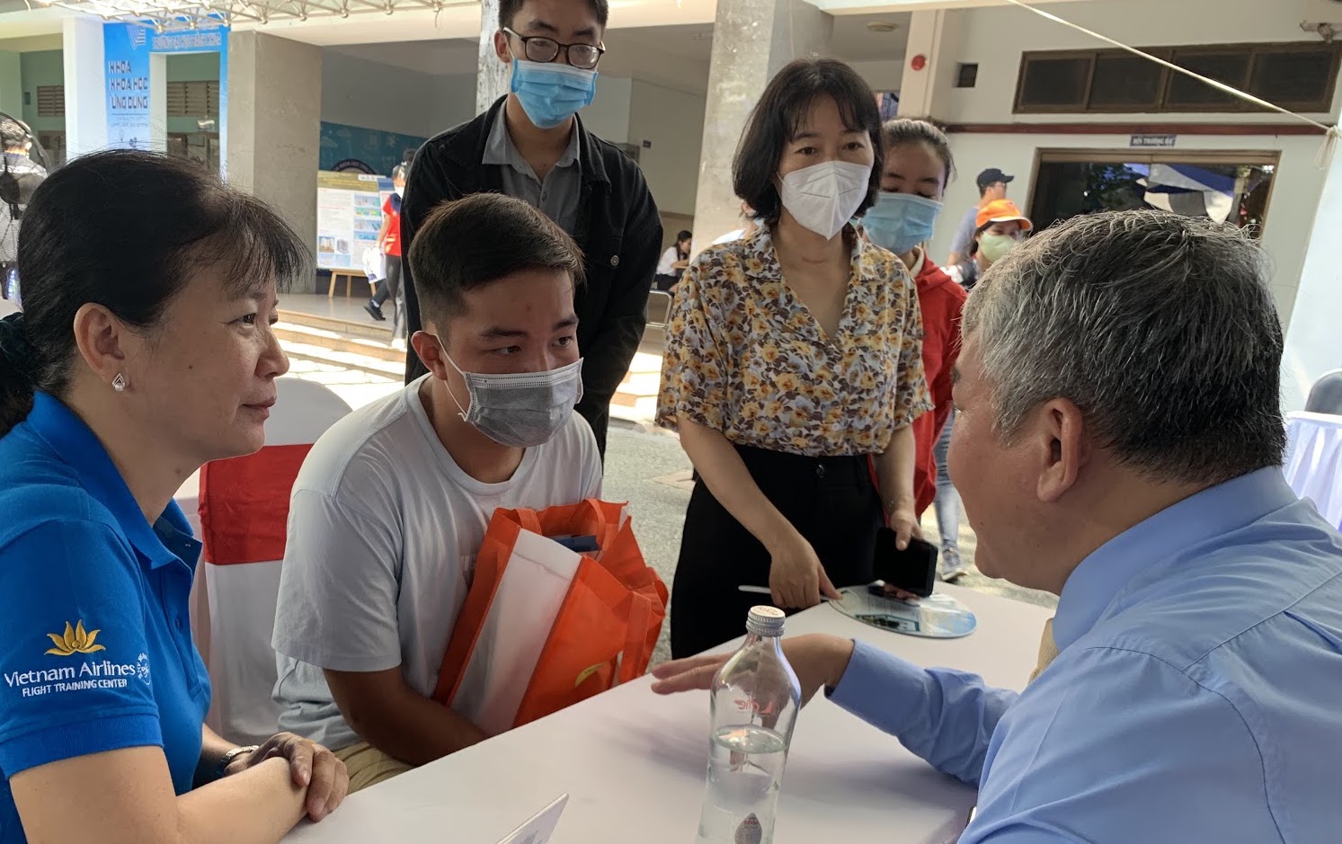 Trường ĐH Bách khoa TP.HCM công bố điểm sàn phương thức xét tuyển kết hợp - Ảnh 1. Trường ĐH Bách khoa TP.HCM công bố điểm sàn phương thức xét tuyển kết hợp - Ảnh 1.