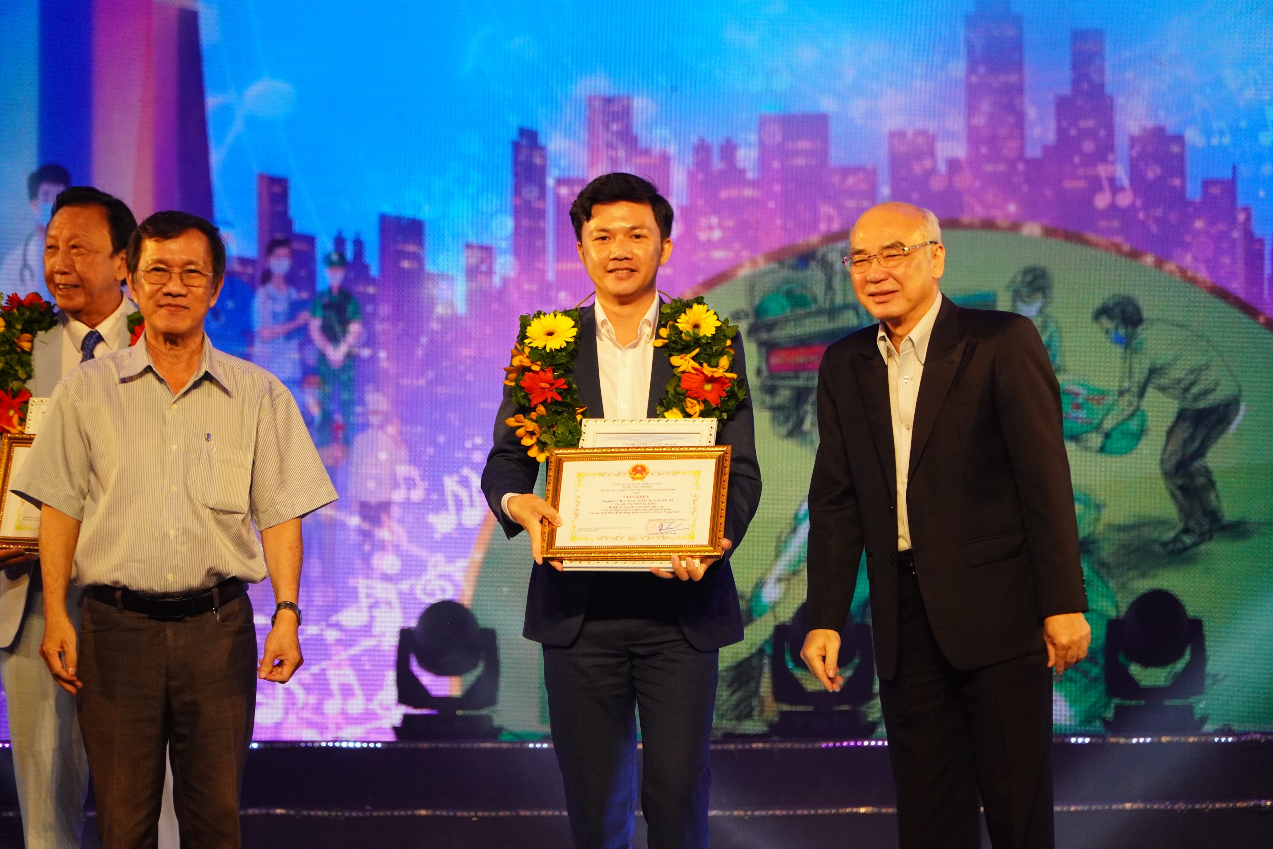 Thế Hiển, Nguyễn Văn Chung… đoạt giải cuộc vận động sáng tác phòng chống COVID-19 - Ảnh 2.