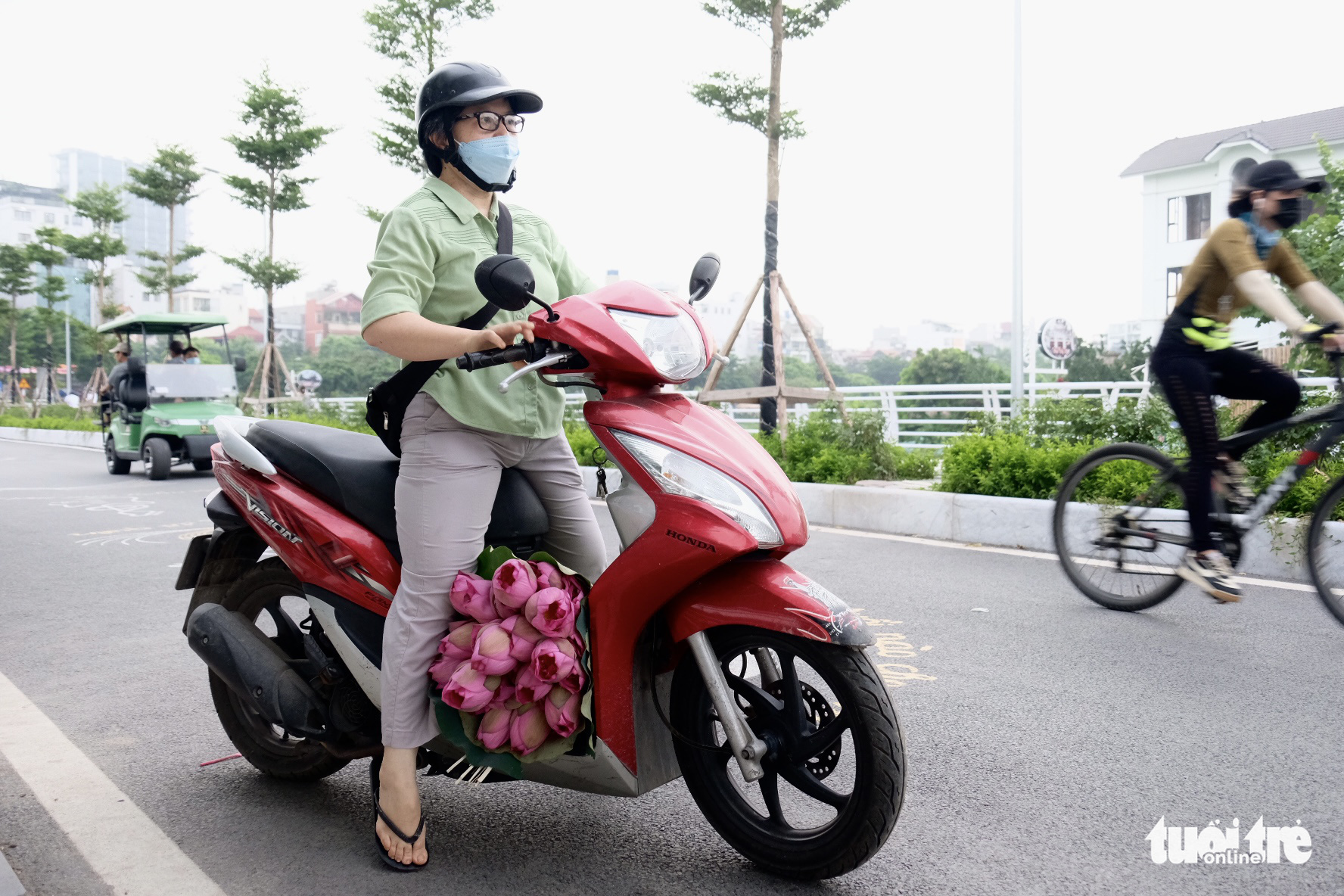 Chi tiền triệu vẫn khó mua sen hồ Tây - Ảnh 6. Chi tiền triệu vẫn khó mua sen hồ Tây - Ảnh 6.