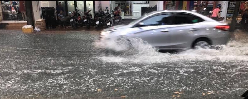 Mưa là ngập, 50 hộ dân ở Cần Thơ kêu cứu vì mua bán ế ẩm - Ảnh 1. Mưa là ngập, 50 hộ dân ở Cần Thơ kêu cứu vì mua bán ế ẩm - Ảnh 1.