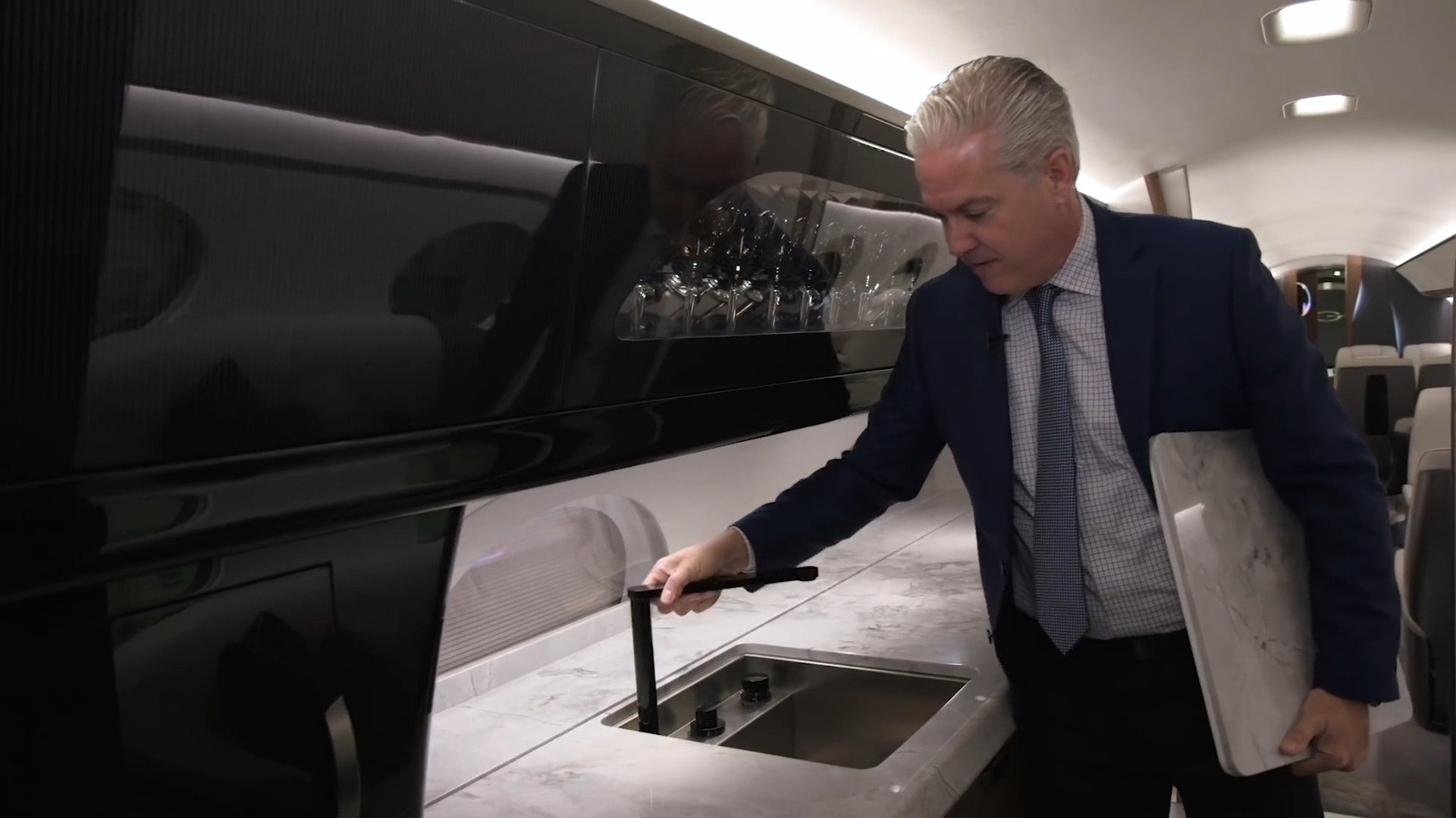 Máy bay mới 80 triệu USD của Elon Musk: Tốc độ gần siêu thanh, đèn chỉnh theo múi giờ - Ảnh 6. Máy bay mới 80 triệu USD của Elon Musk: Tốc độ gần siêu thanh, đèn chỉnh theo múi giờ - Ảnh 6.