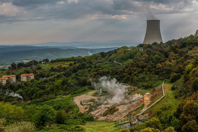 Bí mật nhà máy điện địa nhiệt xưa nhất thế giới ở Thung lũng của quỷ - Ảnh 1. Bí mật nhà máy điện địa nhiệt xưa nhất thế giới ở Thung lũng của quỷ - Ảnh 1.