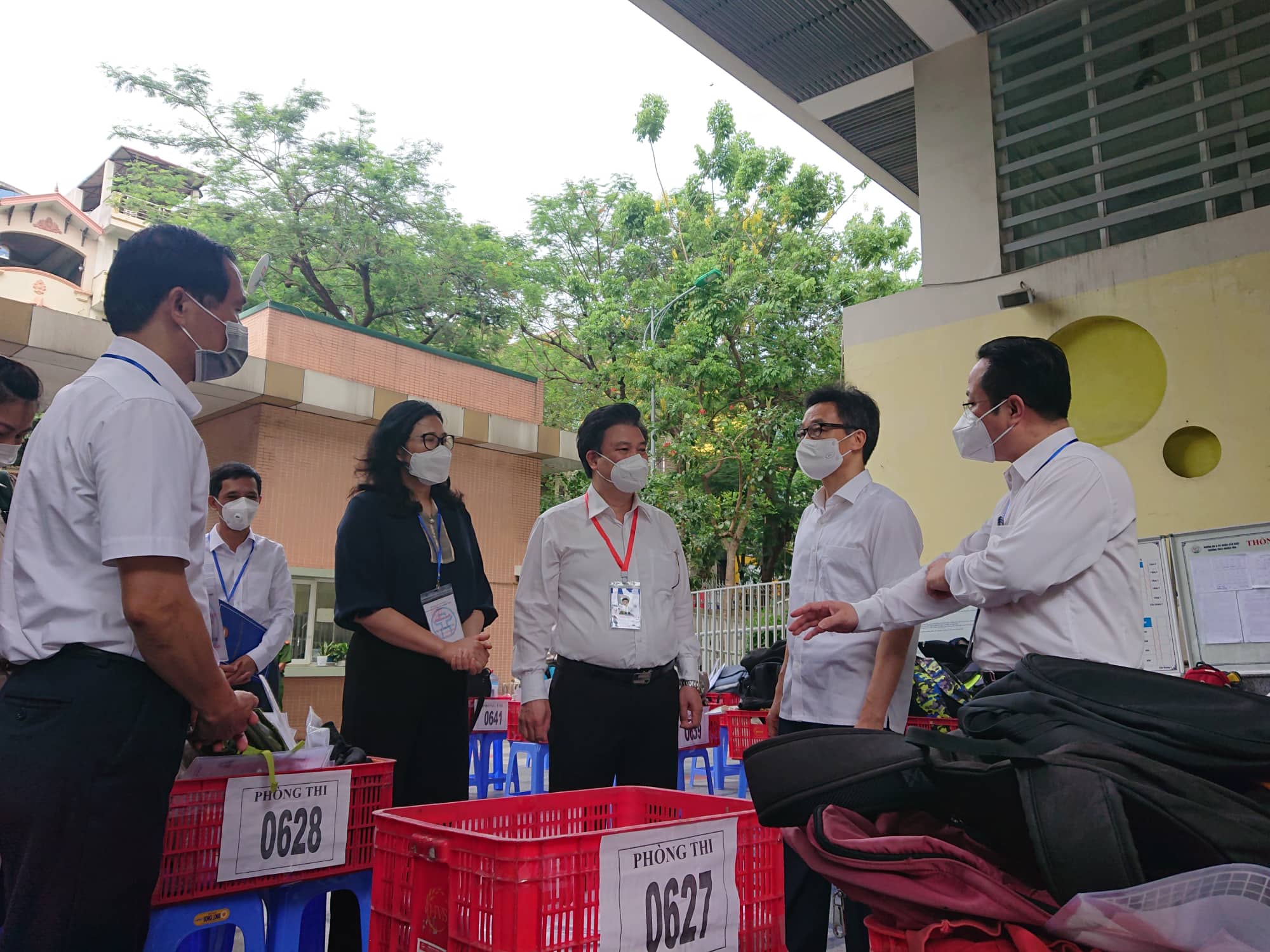 Sáng nay 7-7 thi môn đầu tiên, thí sinh lại rủ nhau... đoán đề văn - Ảnh 4.