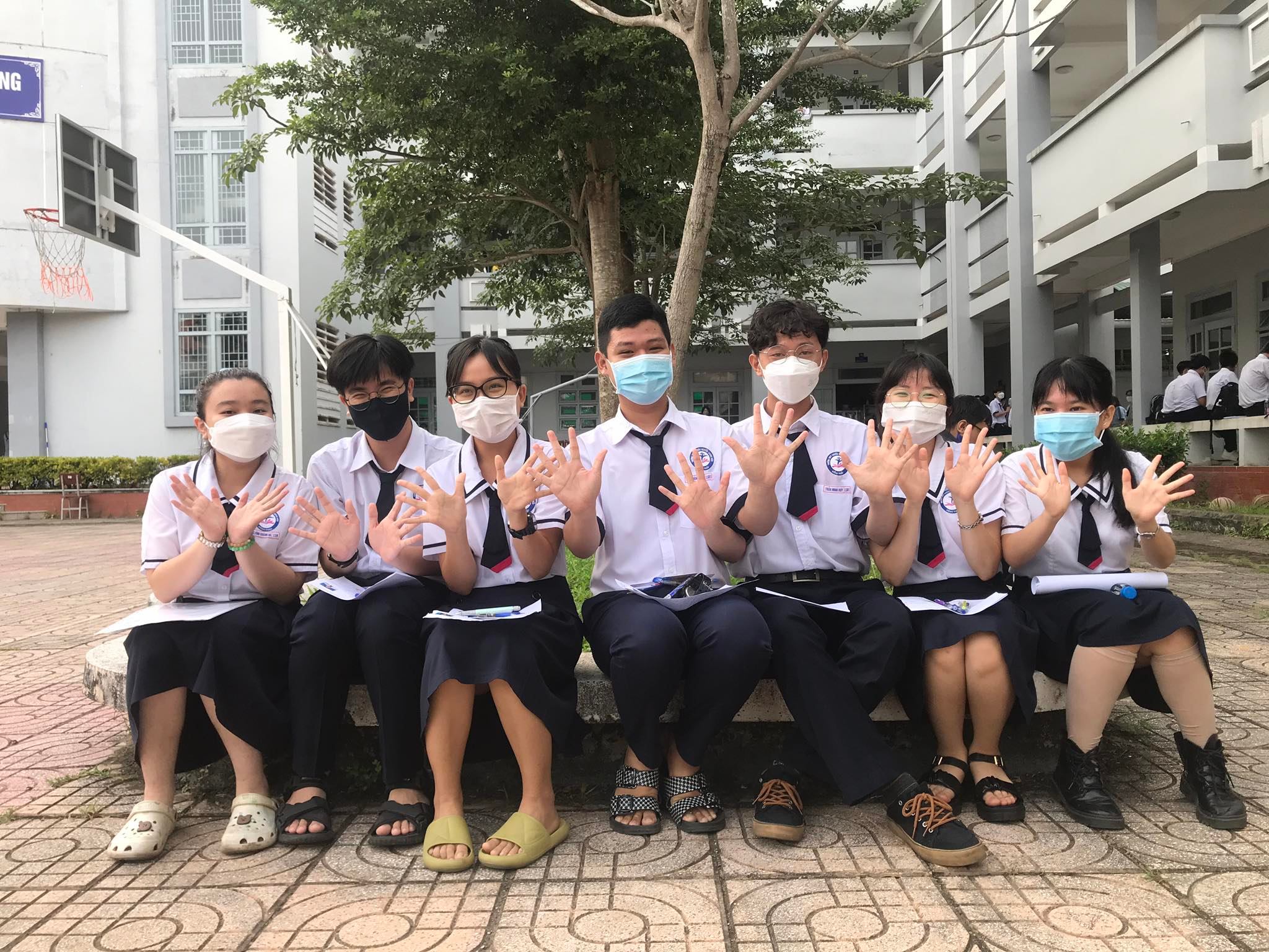 Sáng nay 7-7 thi môn đầu tiên, thí sinh lại rủ nhau... đoán đề văn - Ảnh 13.