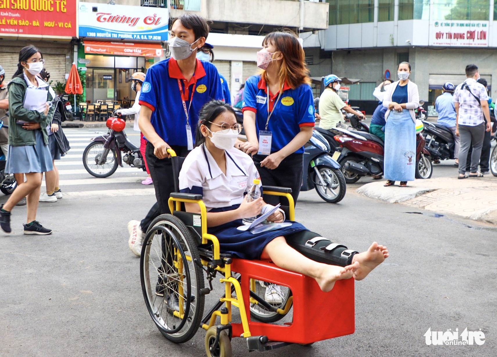 Những thí sinh đặc biệt trong mùa thi tốt nghiệp - Ảnh 6. Những thí sinh đặc biệt trong mùa thi tốt nghiệp - Ảnh 6.