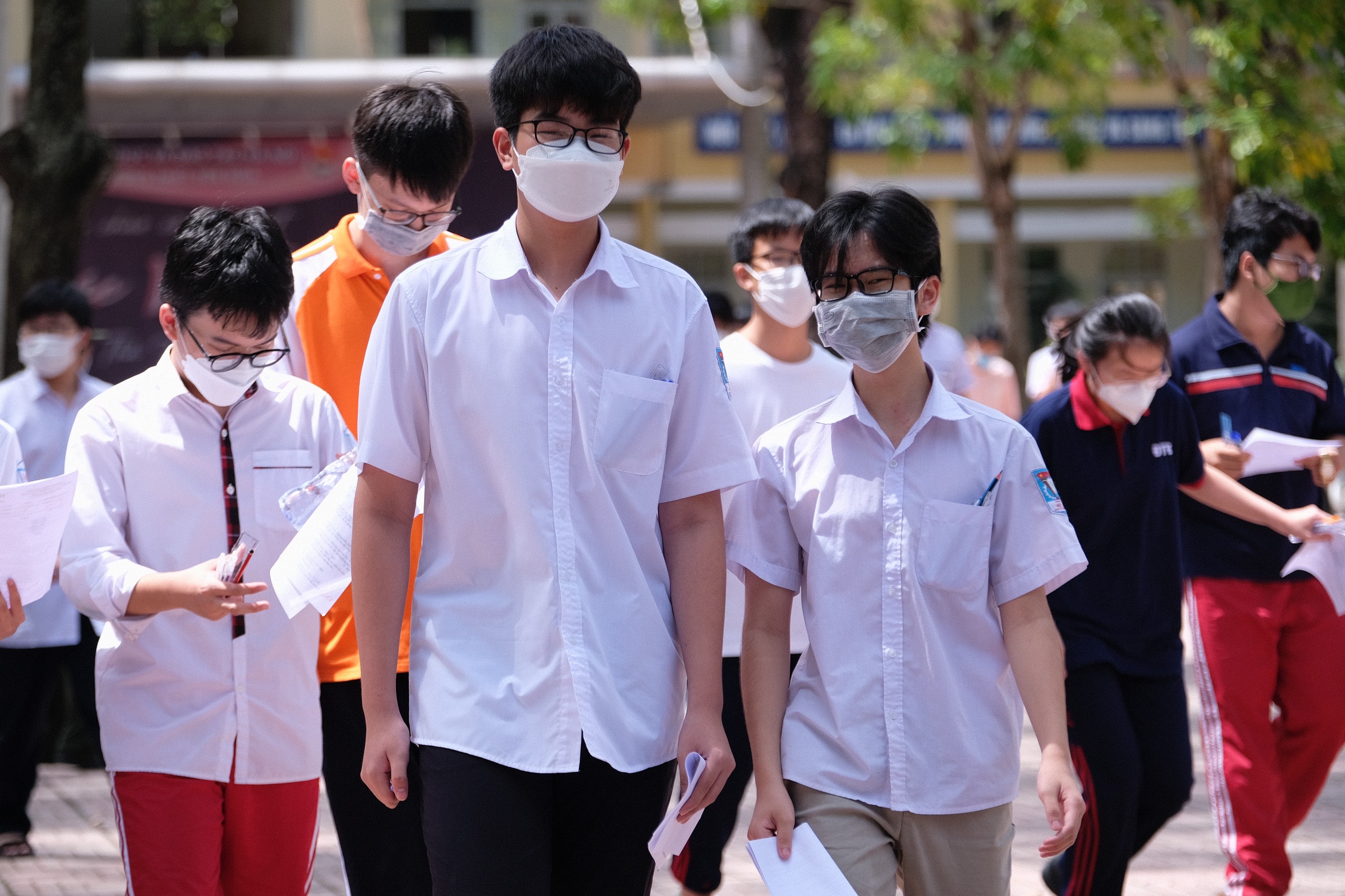 Hà Nội công bố điểm chuẩn vào lớp 10 khối không chuyên, đa số tăng nhẹ - Ảnh 1. Hà Nội công bố điểm chuẩn vào lớp 10 khối không chuyên, đa số tăng nhẹ - Ảnh 1.