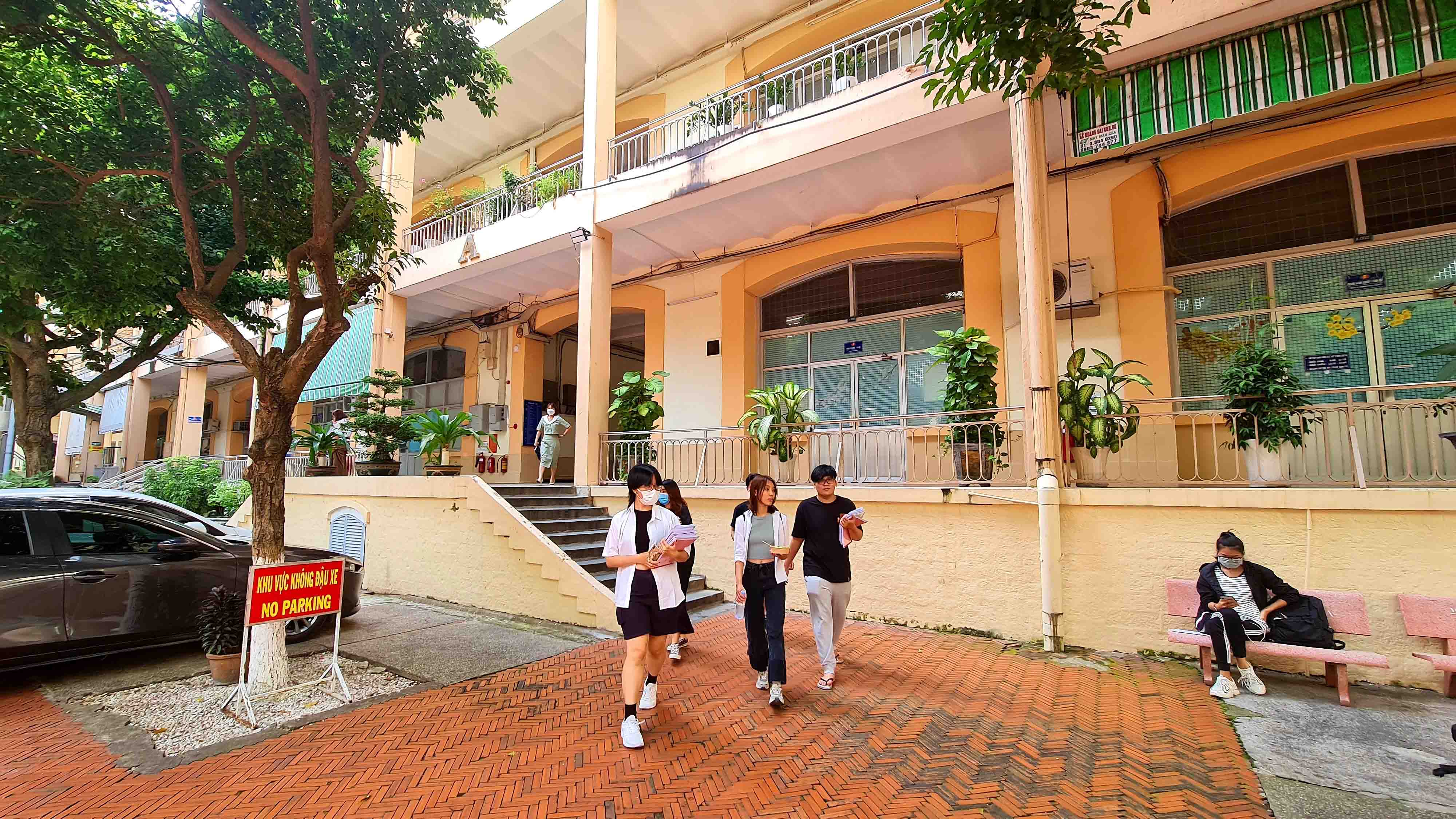 Trả lại em yêu khung trời đại học - Kỳ 6: Thời khát khao tri thức,... gạo và tình yêu - Ảnh 4. Trả lại em yêu khung trời đại học - Kỳ 6: Thời khát khao tri thức,... gạo và tình yêu - Ảnh 4.