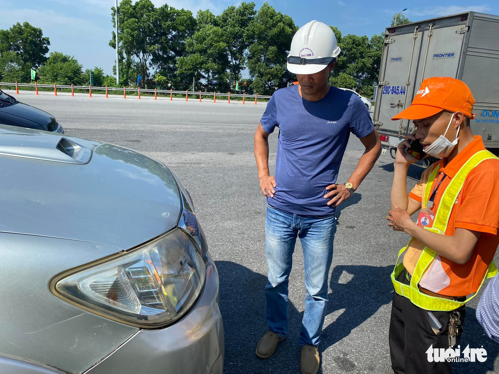 Nhiều xe gặp lỗi không nhận diện thẻ, phải trả tiền mặt tại trạm thu phí cao tốc Nội Bài - Lào Cai - Ảnh 3. Nhiều xe gặp lỗi không nhận diện thẻ, phải trả tiền mặt tại trạm thu phí cao tốc Nội Bài - Lào Cai - Ảnh 3.