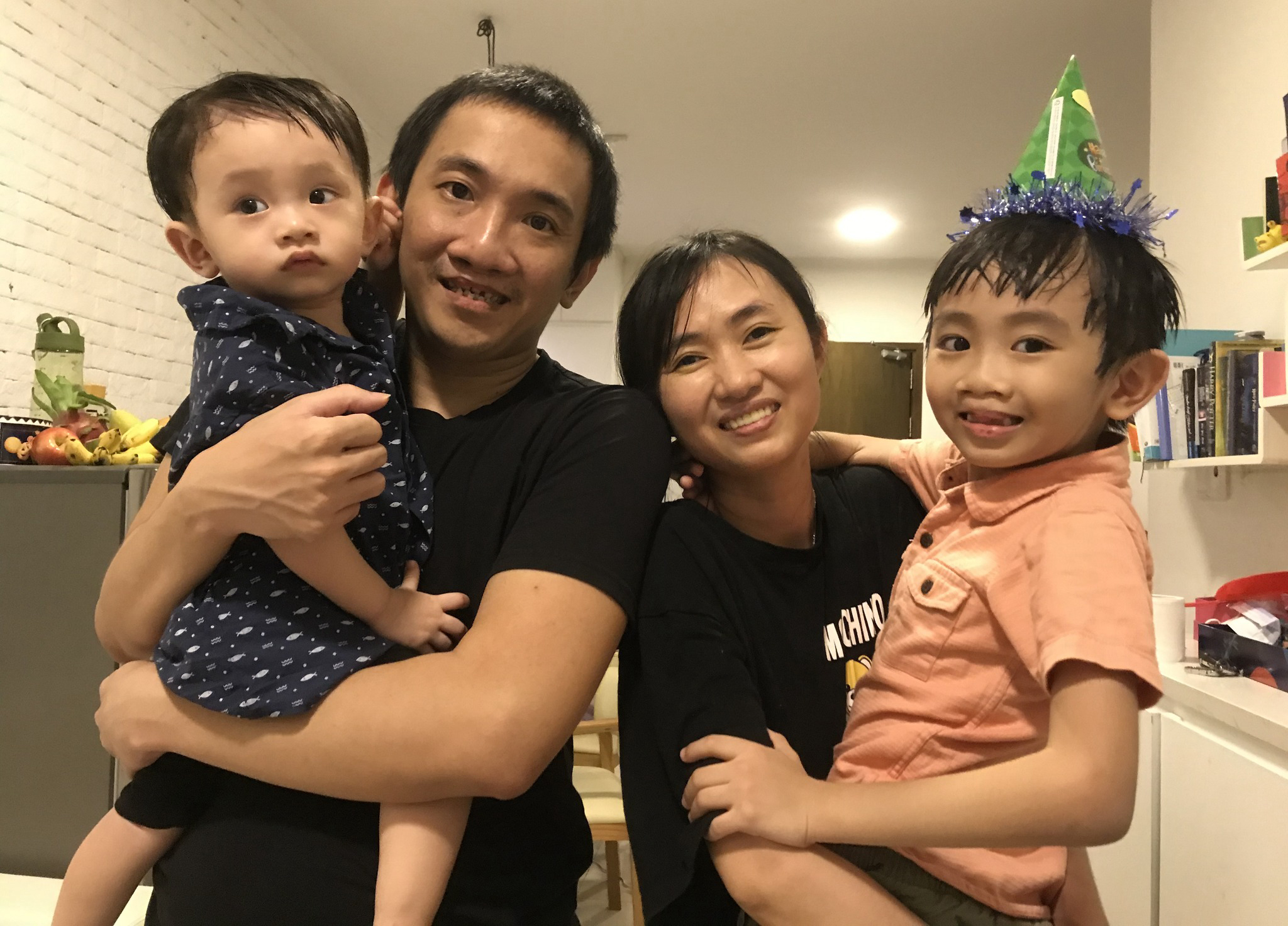 Cậu bé giao báo trở thành CEO - Ảnh 1. Cậu bé giao báo trở thành CEO - Ảnh 1.