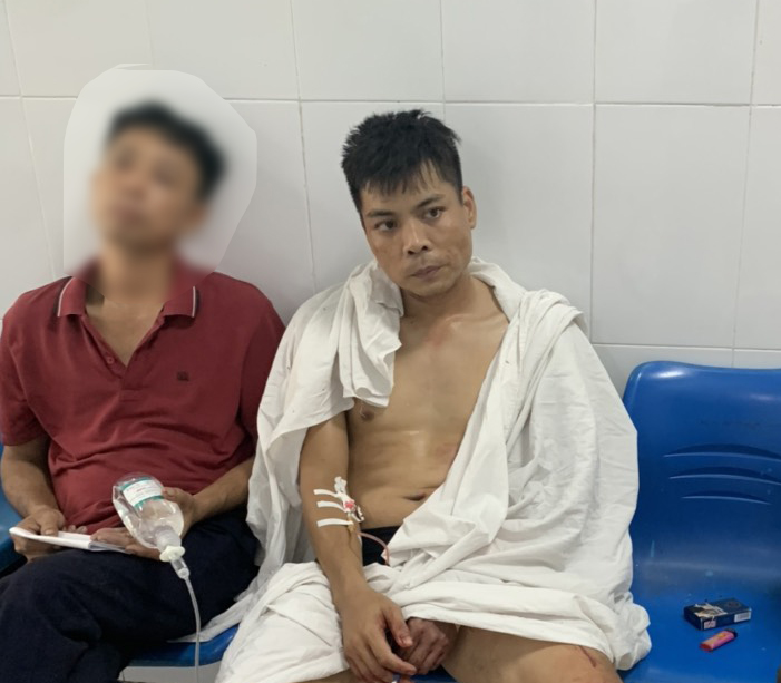 Cắt cổ tay tự sát bất thành sau khi đâm vợ nhiều nhát - Ảnh 1. Cắt cổ tay tự sát bất thành sau khi đâm vợ nhiều nhát - Ảnh 1.