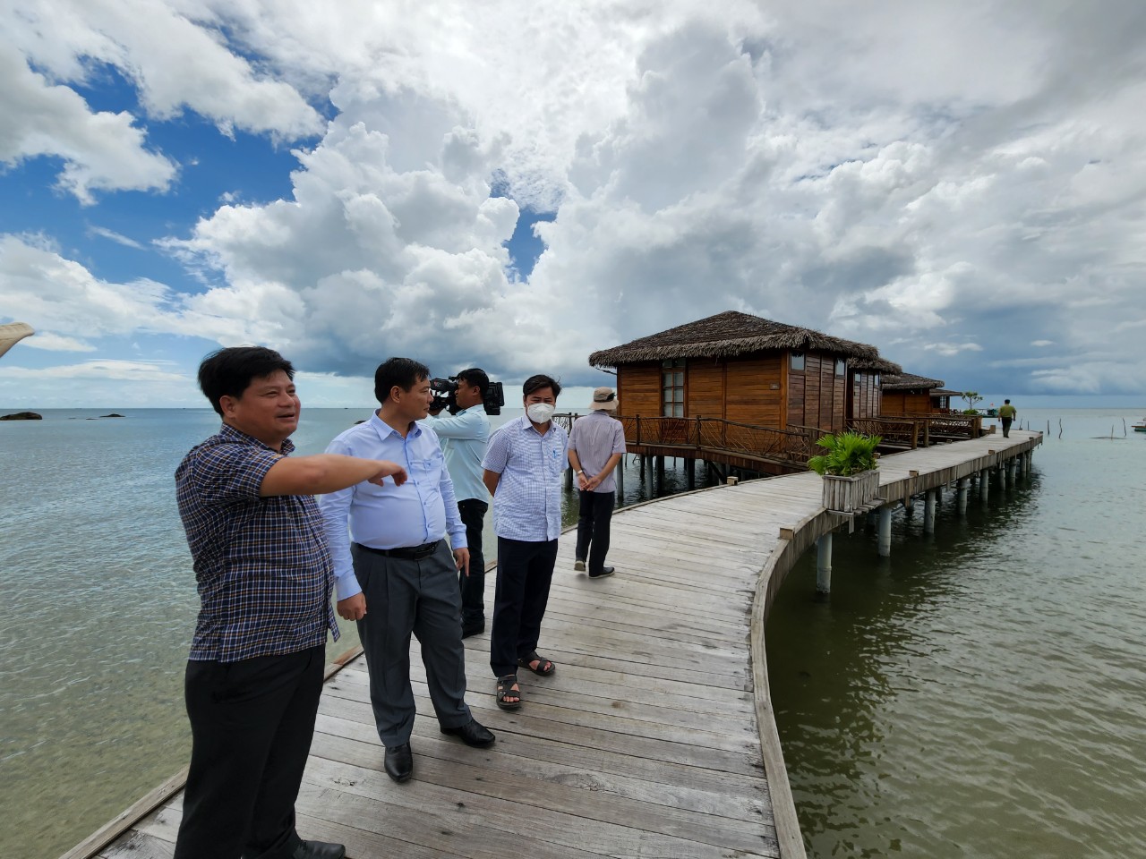 Buộc tháo dỡ công trình trái phép, tạm dừng hoạt động lặn ngắm san hô ở biển nam Phú Quốc - Ảnh 2. Buộc tháo dỡ công trình trái phép, tạm dừng hoạt động lặn ngắm san hô ở biển nam Phú Quốc - Ảnh 2.