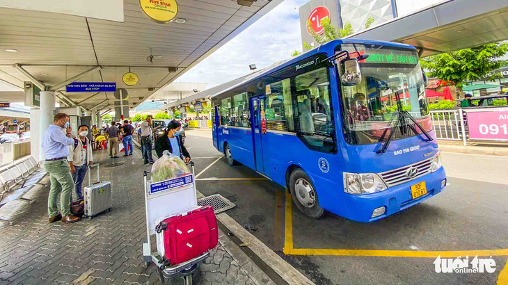 Tăng xe buýt phục vụ khách bay đêm - Ảnh 1. Tăng xe buýt phục vụ khách bay đêm - Ảnh 1.