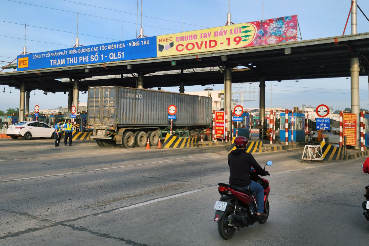 Chính thức tạm dừng thu phí tại các BOT quốc lộ 51 - Ảnh 1. Chính thức tạm dừng thu phí tại các BOT quốc lộ 51 - Ảnh 1.