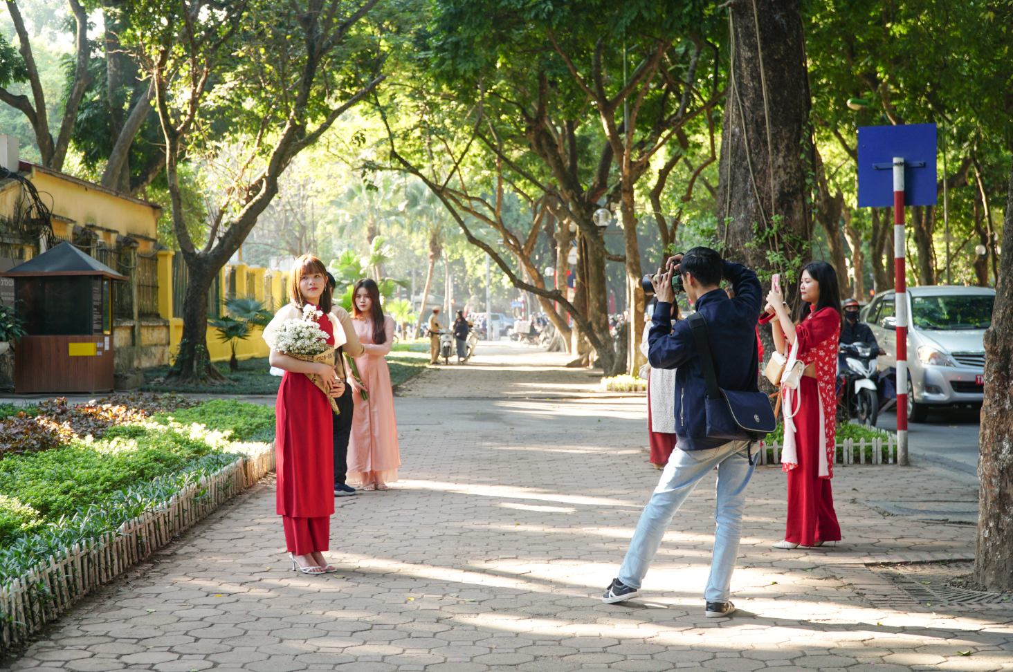 Giữa đông, thời tiết miền Bắc vẫn nắng nóng như mùa hè? - Ảnh 1. Giữa đông, thời tiết miền Bắc vẫn nắng nóng như mùa hè? - Ảnh 1.