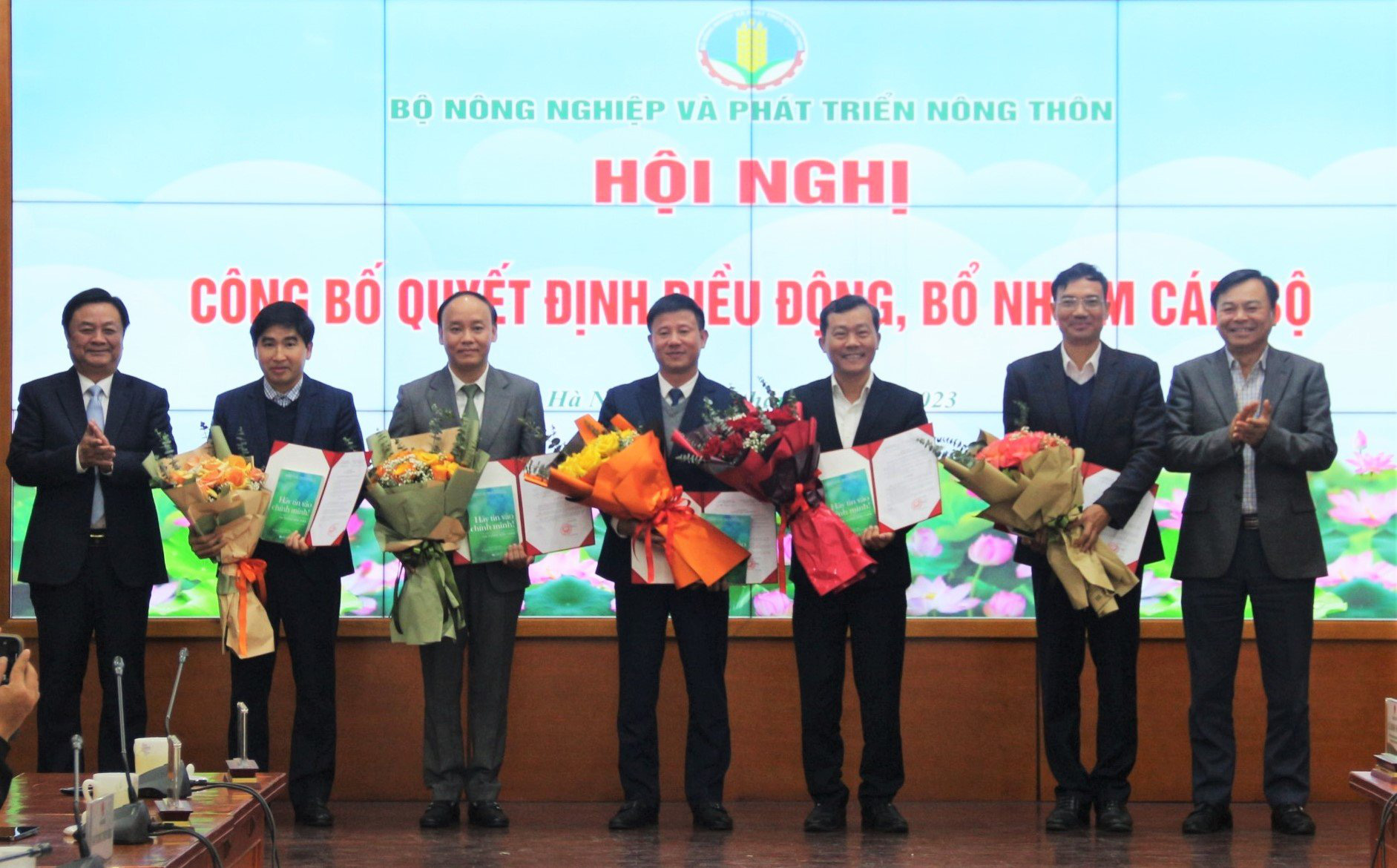 Bộ Nông nghiệp và Phát triển nông thôn điều động, bổ nhiệm nhiều lãnh đạo chủ chốt - Ảnh 1. Bộ Nông nghiệp và Phát triển nông thôn điều động, bổ nhiệm nhiều lãnh đạo chủ chốt - Ảnh 1.