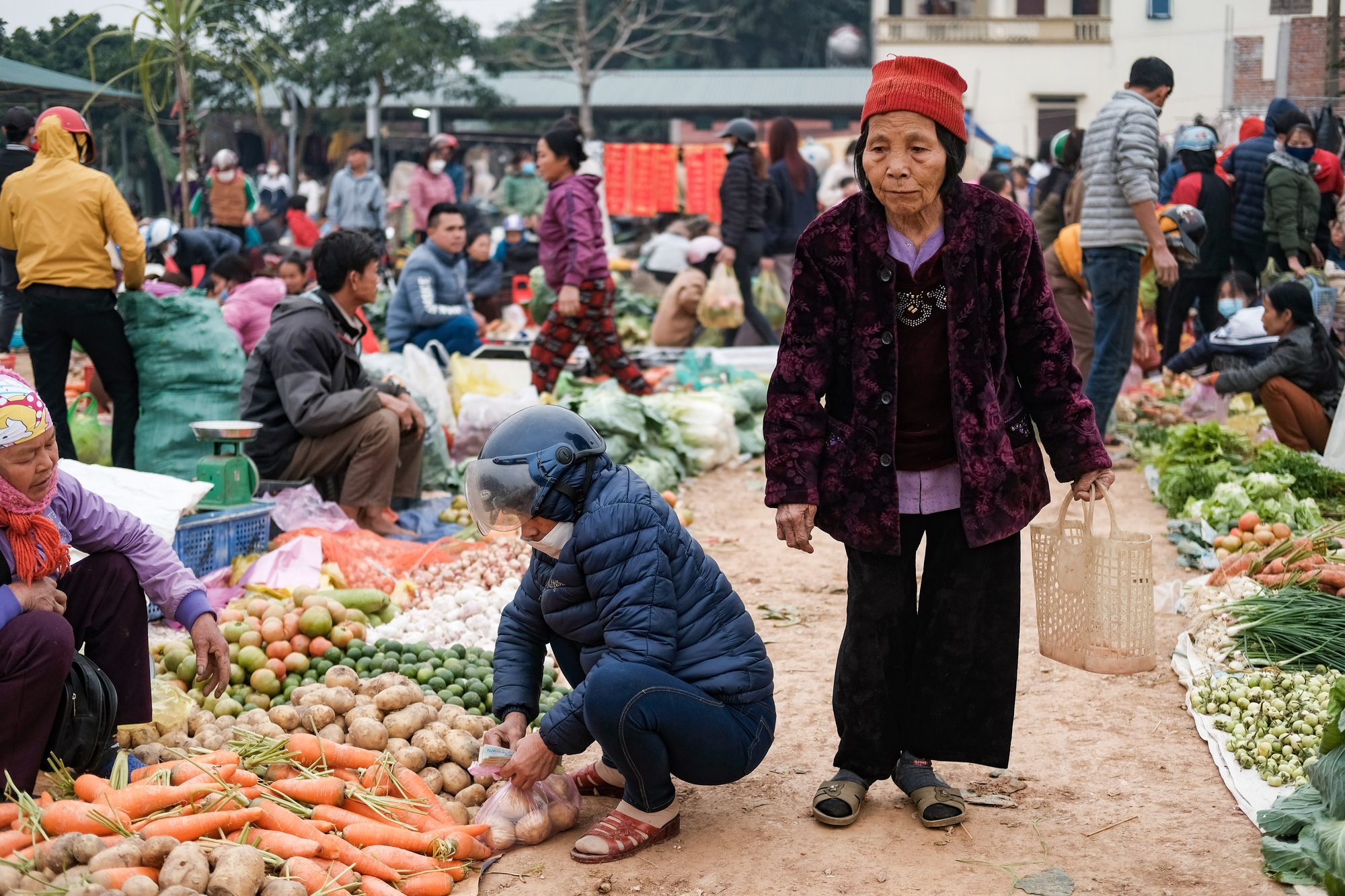 Đi chợ Tết quê để xoa dịu những ngày bon chen, tất bật - Ảnh 1. Đi chợ Tết quê để xoa dịu những ngày bon chen, tất bật - Ảnh 1.