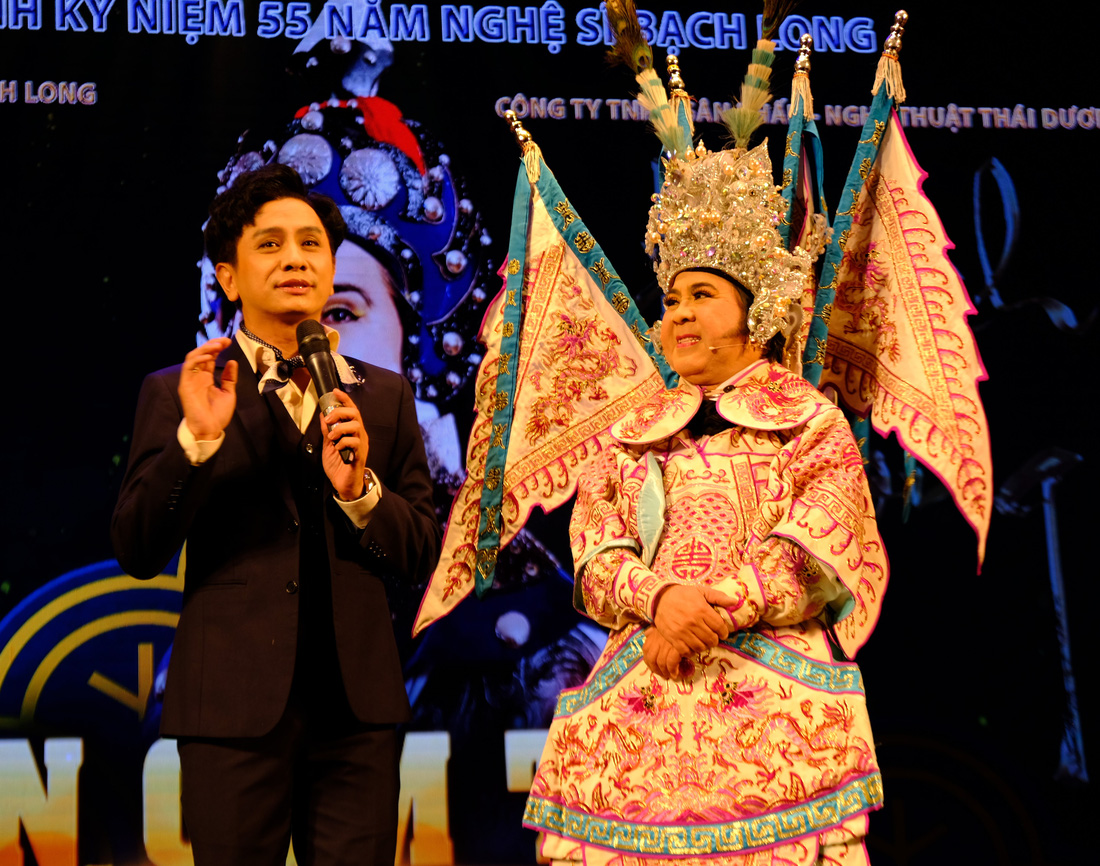 Nghệ sĩ Bạch Long hạnh phúc trong live show 55 năm theo nghiệp hát - Ảnh 2. Nghệ sĩ Bạch Long hạnh phúc trong live show 55 năm theo nghiệp hát - Ảnh 2.