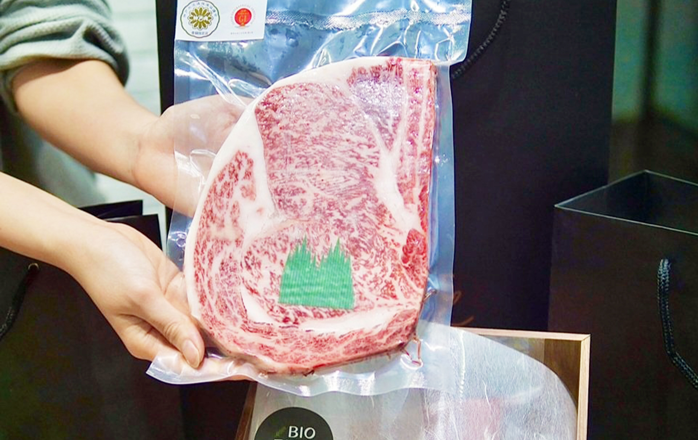 Quà Tết hạng sang: giá cao nhưng bán chậm - Ảnh 1. quà tết