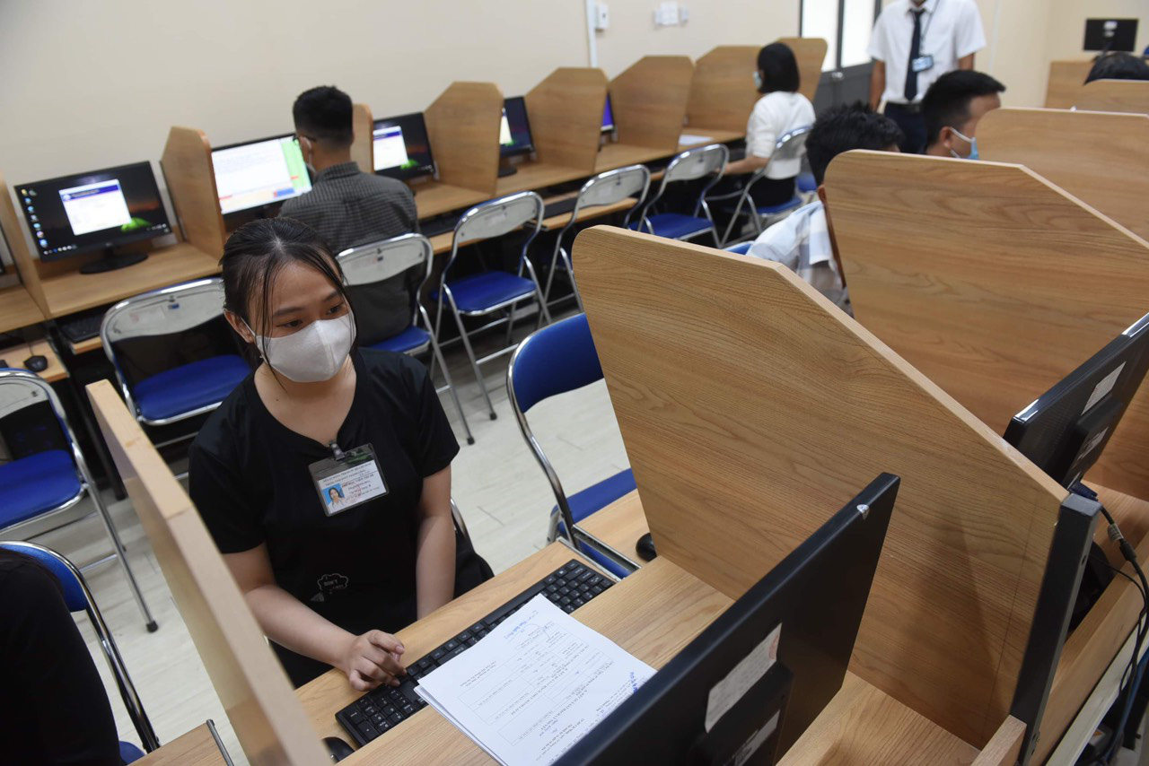 Tin tức sáng 16-6: Nhiều nội dung mới trong sát hạch lái xe; Gia hạn thời hạn nộp thuế 2026 - Ảnh 1. Tin tức sáng 16-6: Nhiều nội dung mới trong sát hạch lái xe; Đề xuất gia hạn thời hạn nộp thuế 2026 - Ảnh 1.