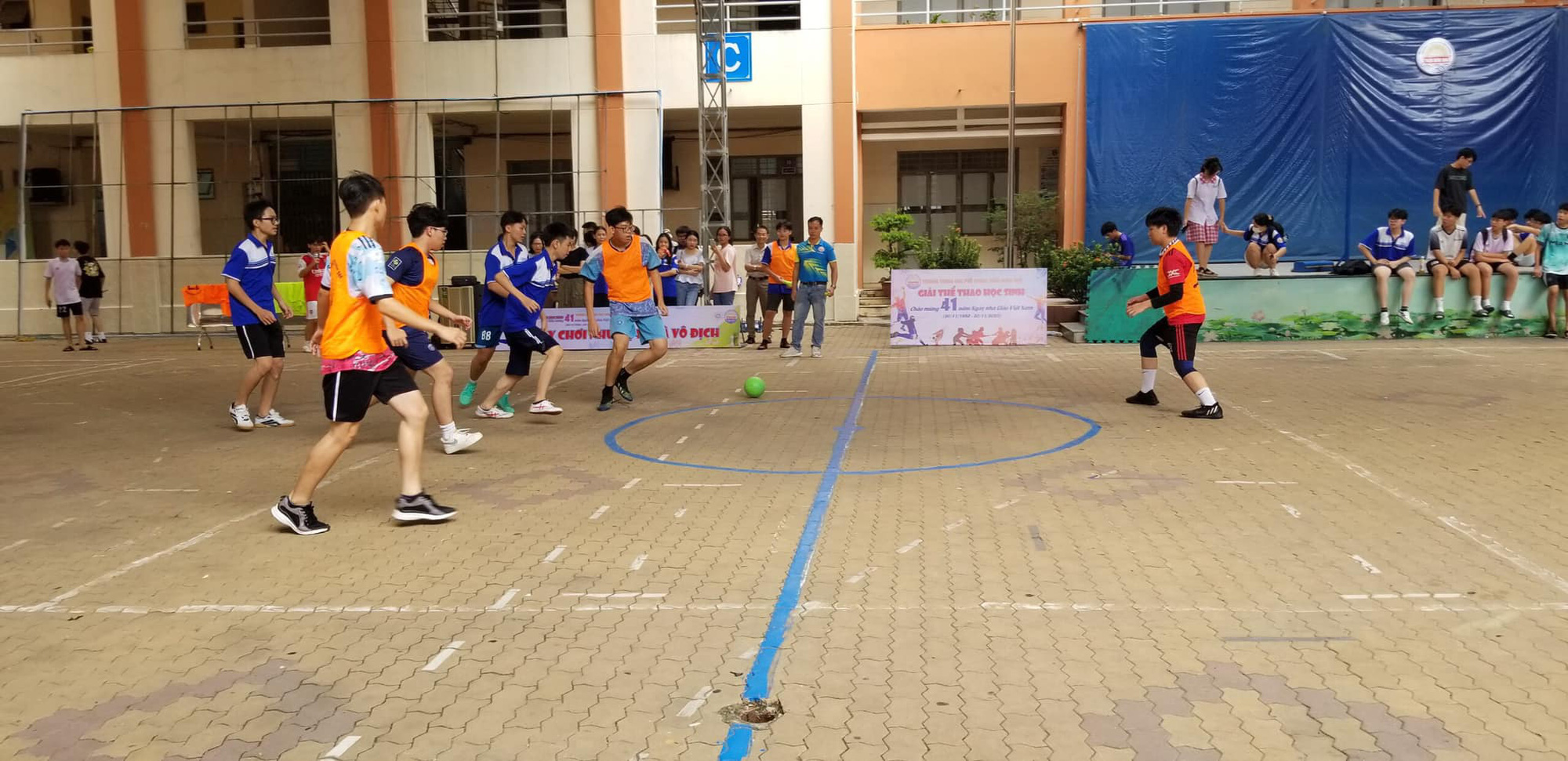 Teen THPT Trần Hưng Đạo (Gò Vấp) cùng trổ tài trong ngày hội thao