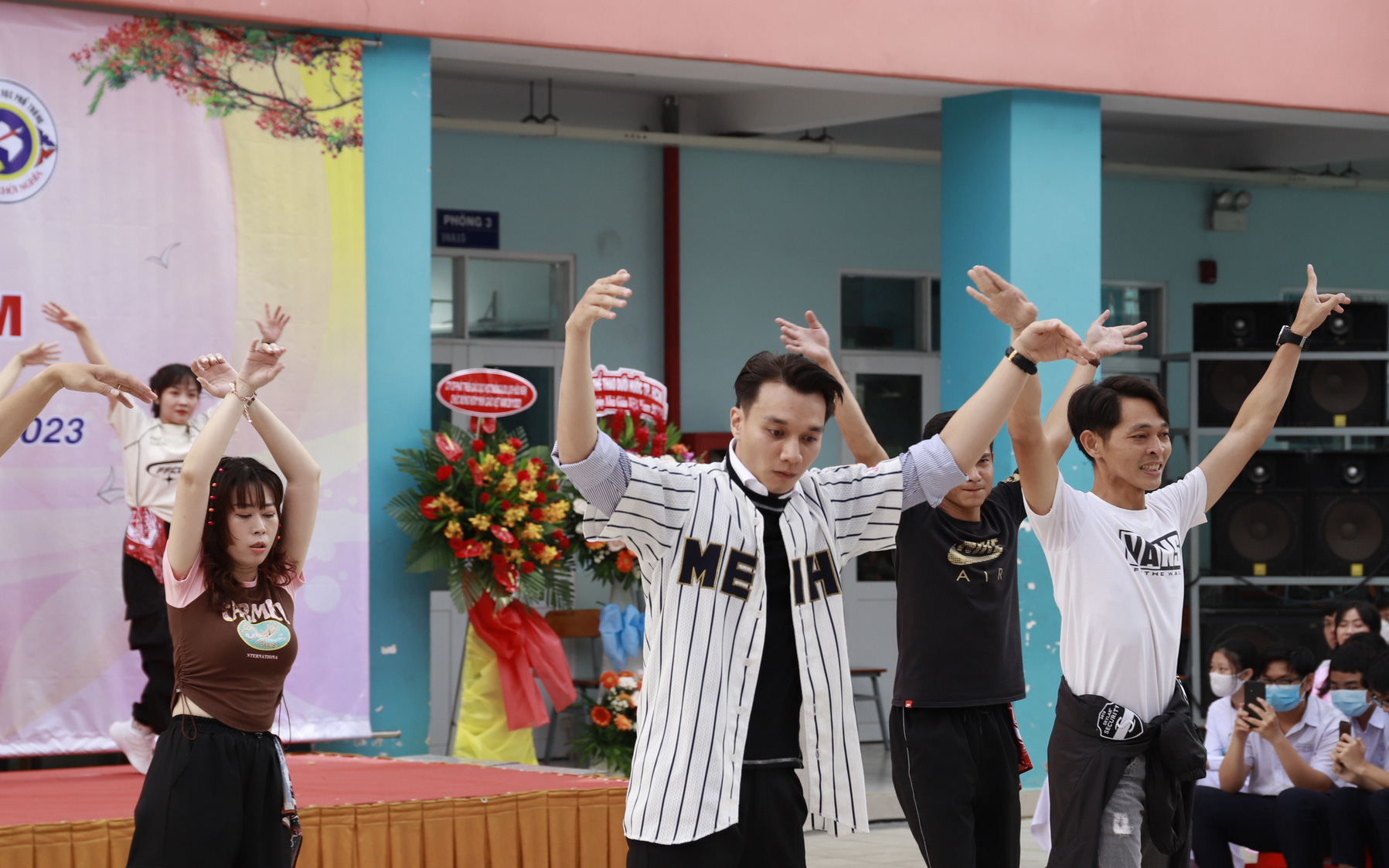 Sắc màu tuổi trẻ tại hội thi flashmob Trường THPT Nam Kỳ Khởi Nghĩa - Ảnh 16.