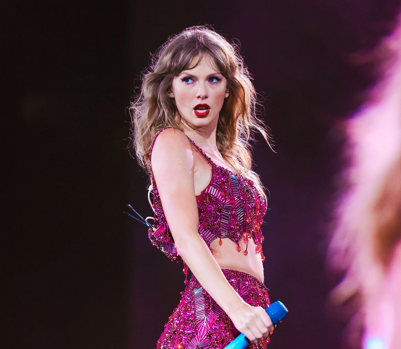 Taylor Swift là nhân vật của năm do Time bình chọn- Ảnh 3. Taylor Swift trong chuyến lưu diễn Eras Tour - Ảnh: BBC