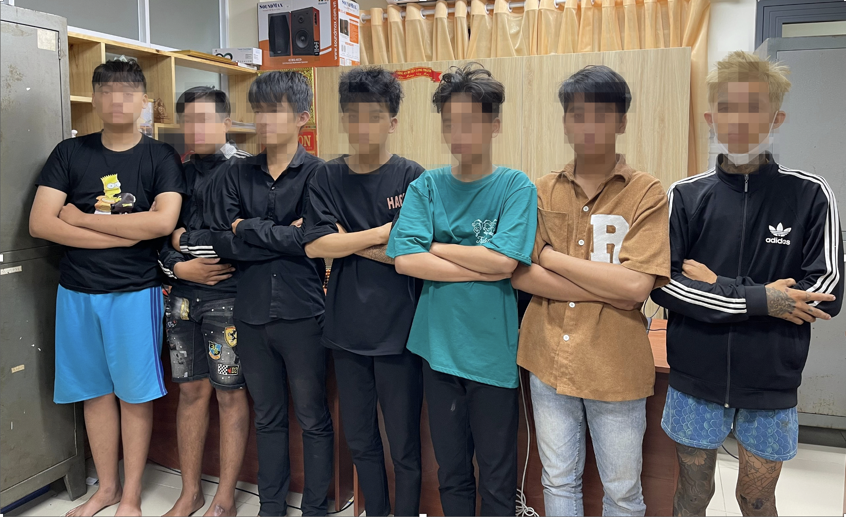 Triệt phá nhóm cướp nhí chuyên đạp ngã xe, xịt hơi cay cướp tài sản - Ảnh 1. Triệt phá nhóm cướp nhí chuyên đạp ngã xe, xịt hơi cay cướp tài sản - Ảnh 1.