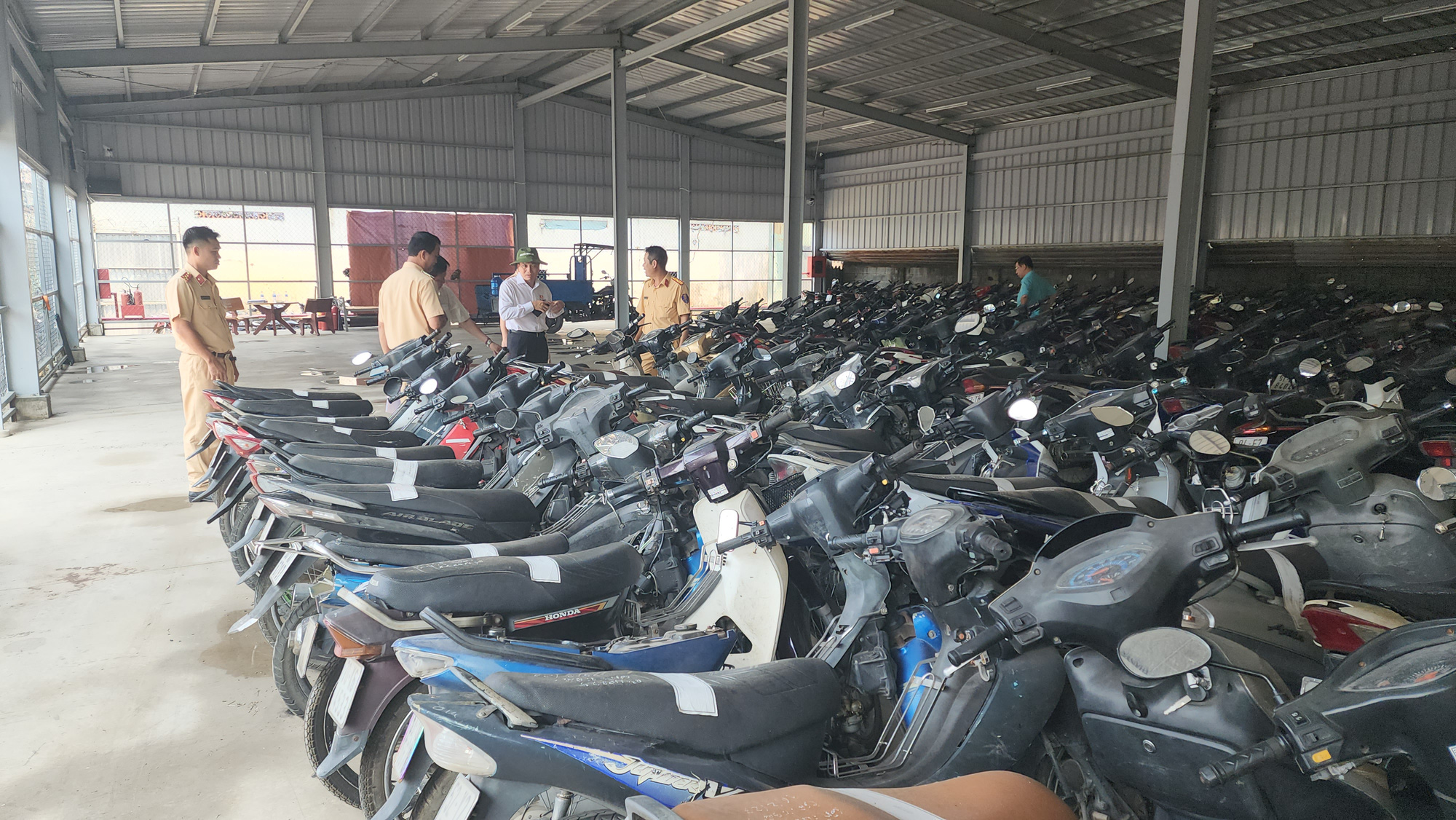 Tin tức sáng 30-9: Sổ đỏ hộ gia đình đề xuất ghi đủ tên người có chung quyền sử dụng đất - Ảnh 3.