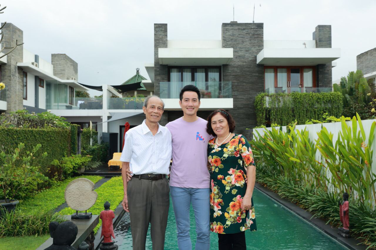 Hồng Ánh, Hứa Vĩ Văn, ca sĩ Phi Hùng đầy xúc cảm khi Về nhà - Ảnh 1. Hồng Ánh, Hứa Vĩ Văn, ca sĩ Phi Hùng đầy xúc cảm khi Về nhà - Ảnh 1.