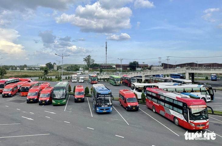 Nhà xe bị tố tăng giá vé Tết: Sở Xây dựng TP.HCM kiểm tra, công bố kênh mua vé - Ảnh 1.