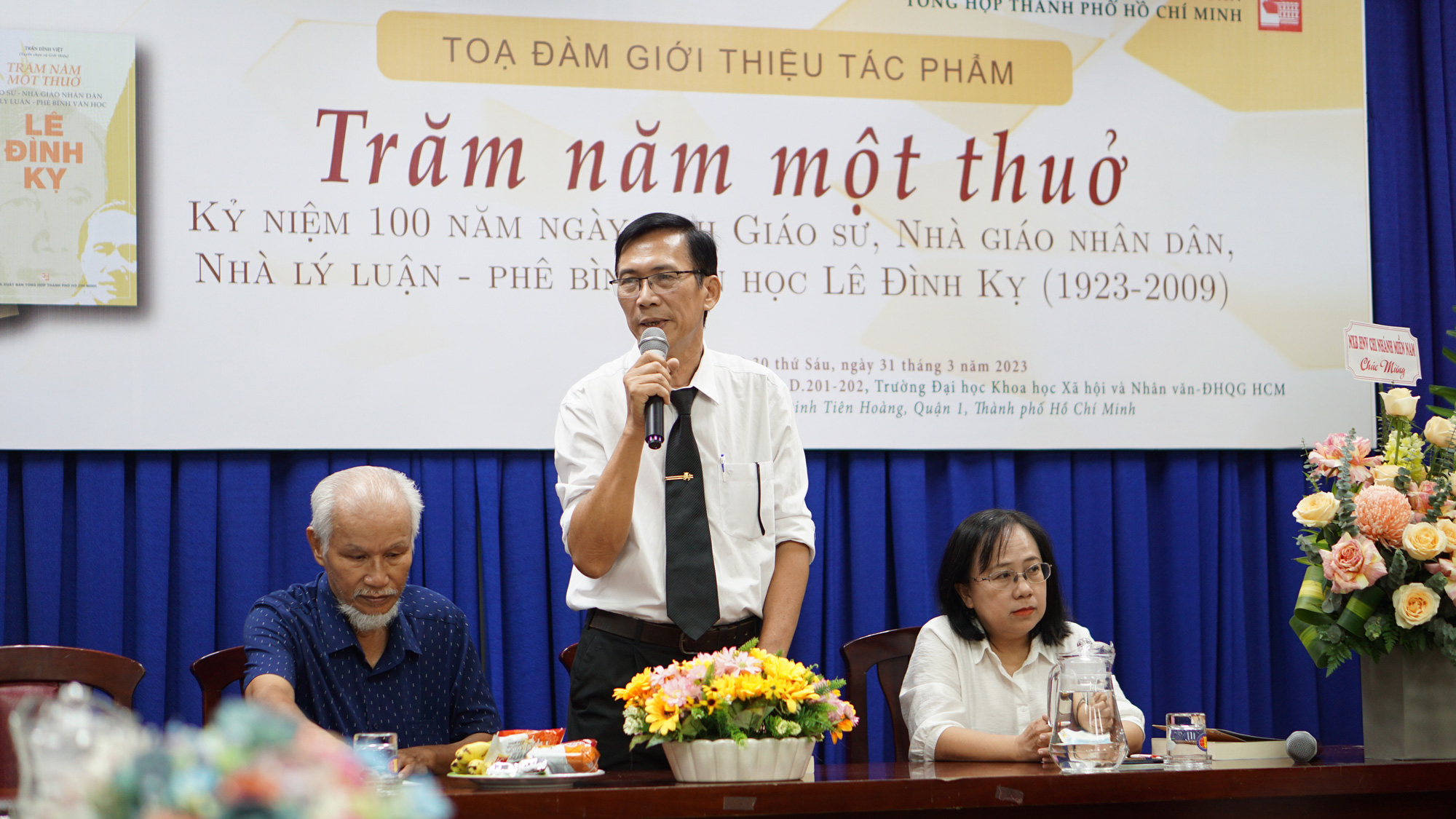Trăm năm một thuở: Nhớ mãi nhà giáo nhân dân Lê Đình Kỵ - Ảnh 4. Trăm năm một thuở: Nhớ mãi nhà giáo nhân dân Lê Đình Kỵ - Ảnh 4.