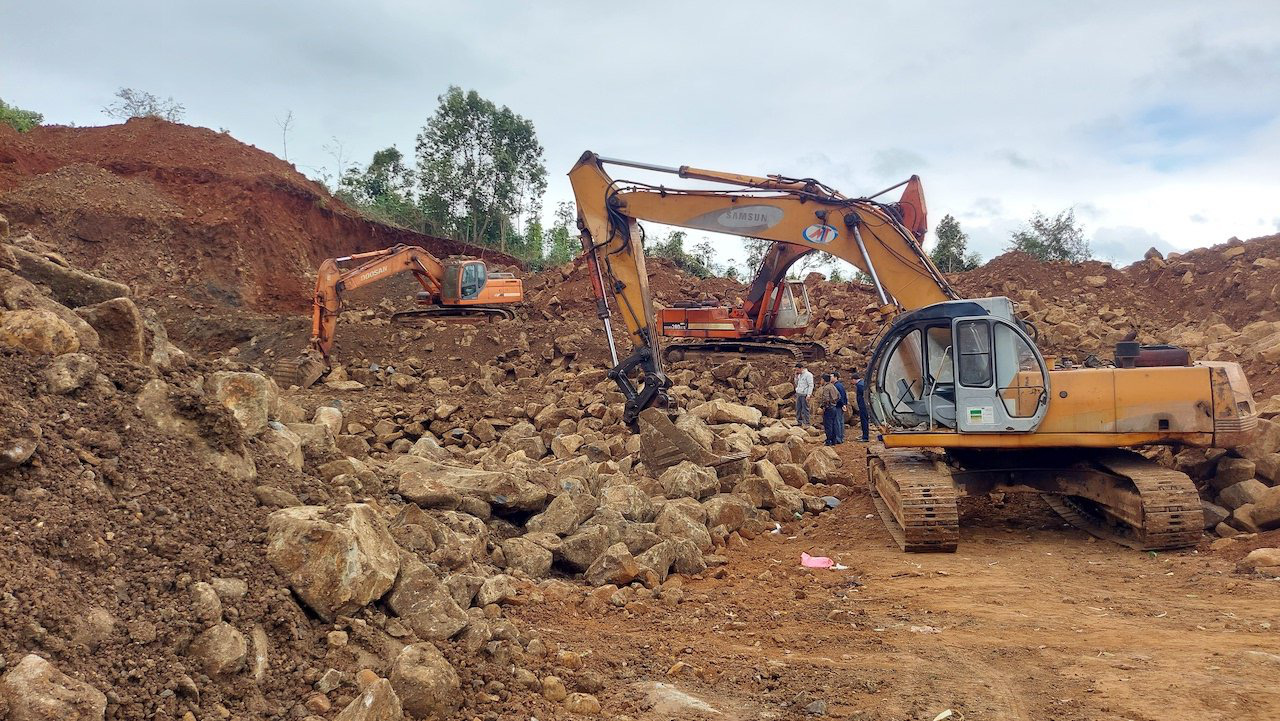 Theo Thanh tra, không chỉ khai thác đá lậu, nhiều mỏ được cấp phép cũng mắc nhiều sai phạm - Ảnh: TRUNG TÂN