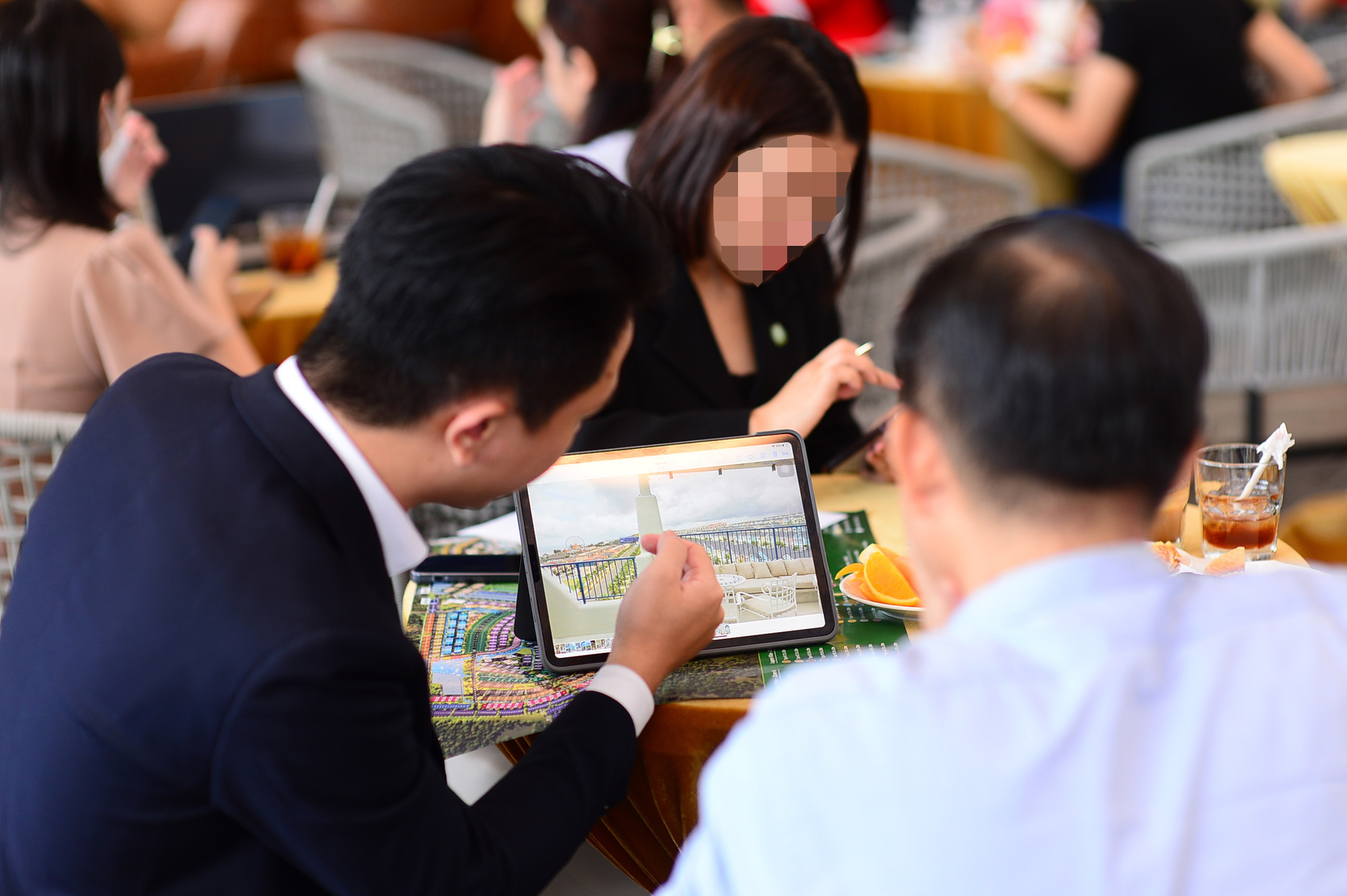 Mua nhà hình thành trong tương lai: Ngăn lách luật, sẽ bổ sung quy định đặt cọc - Ảnh 1. sàn giao dịch