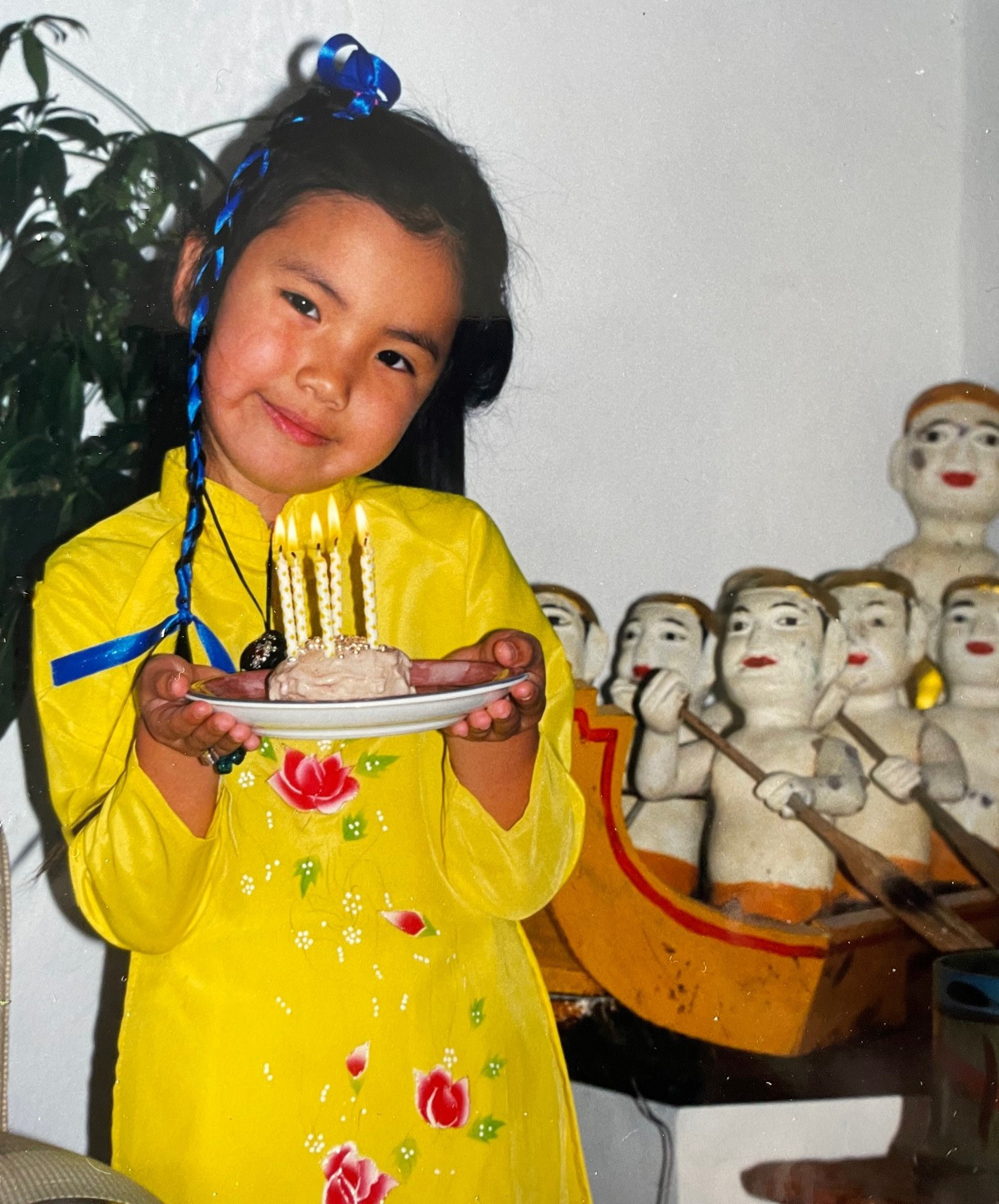 Cô gái gốc Việt tìm mẹ: 'Tôi chưa bao giờ tức giận vì mẹ bỏ rơi tôi' - Ảnh 5. Iris/Mai Thanh luôn mong muốn tìm về nguồn cội của mình. Trong ảnh: Mai Thanh mặc áo dài Việt Nam - Ảnh: NVCC