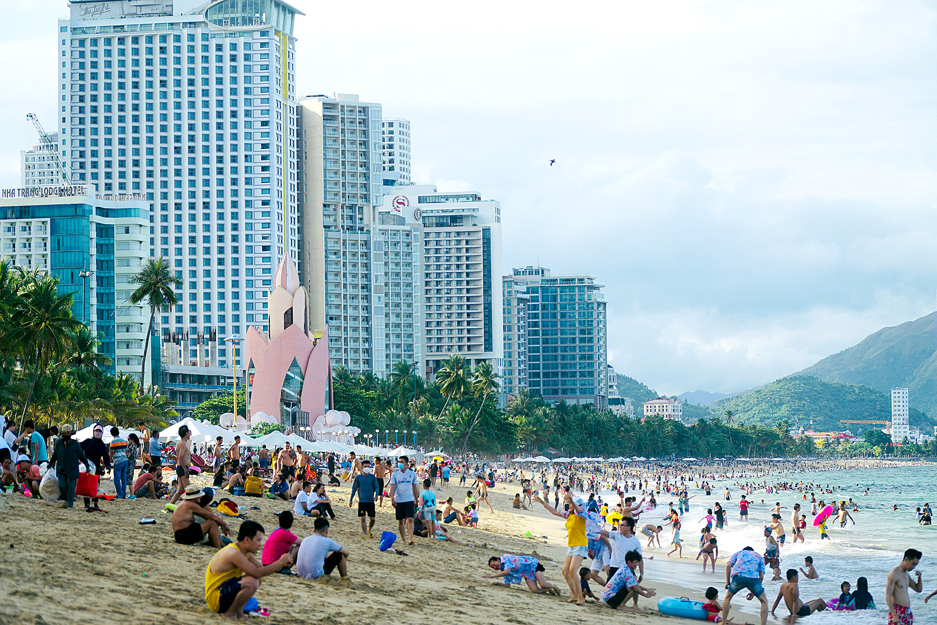 Cẩm nang du lịch Nha Trang: Khám phá thiên đường biển - Ảnh 4.