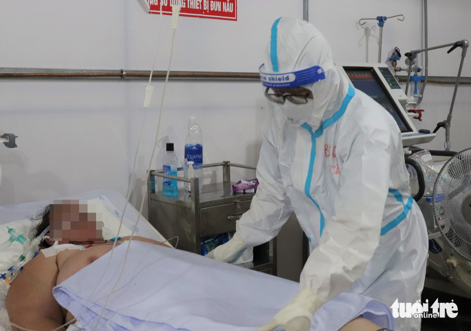 Ca COVID-19 nhập viện chủ yếu là nhóm người nguy cơ cao, bảo vệ họ sao? - Ảnh 1. Ca COVID-19 nhập viện chủ yếu là nhóm người nguy cơ cao, bảo vệ họ sao? - Ảnh 1.