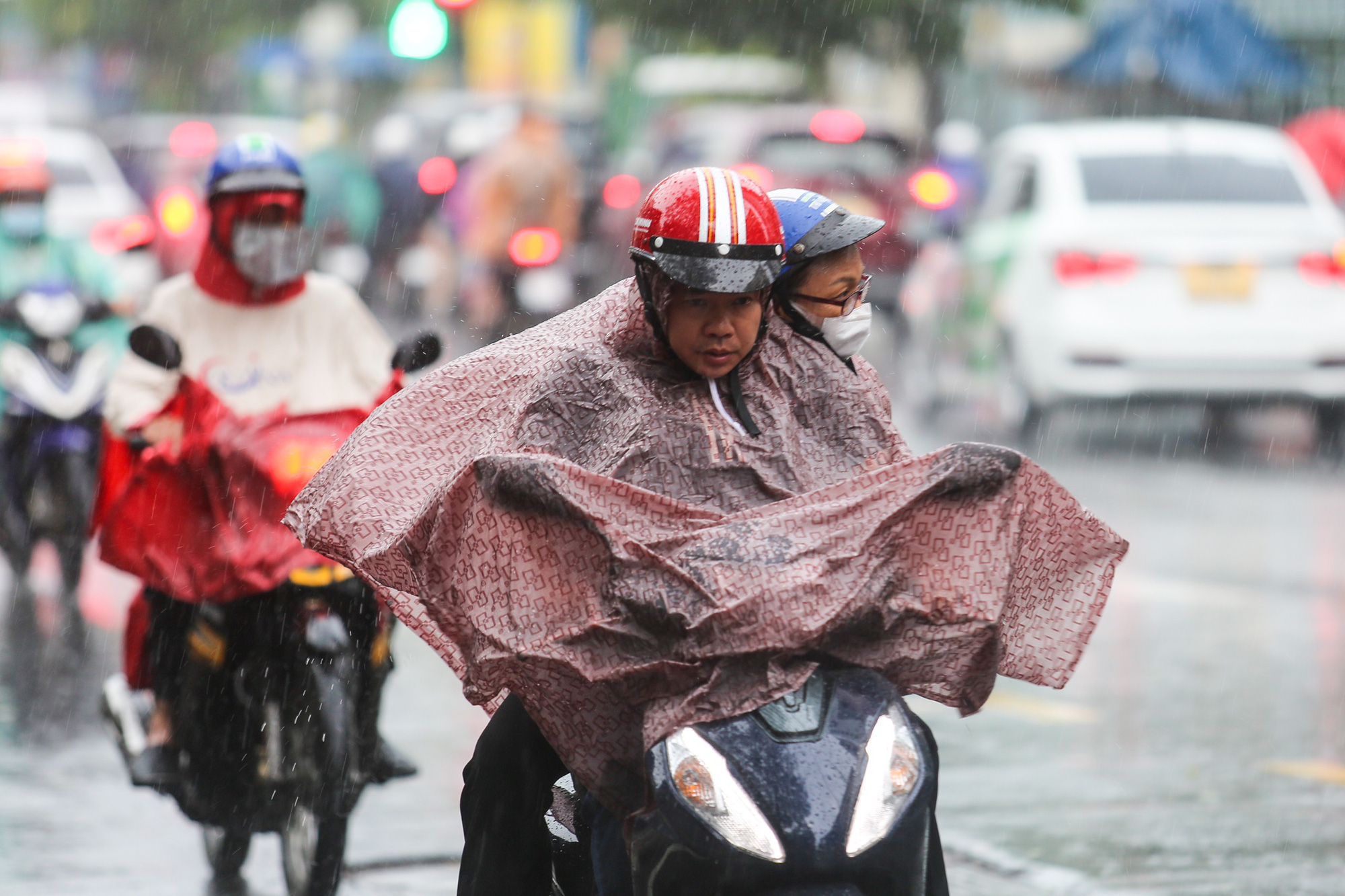 Thời tiết hôm nay 19-9: Từ Nghệ An vào nam Bộ có mưa to - Ảnh 1.