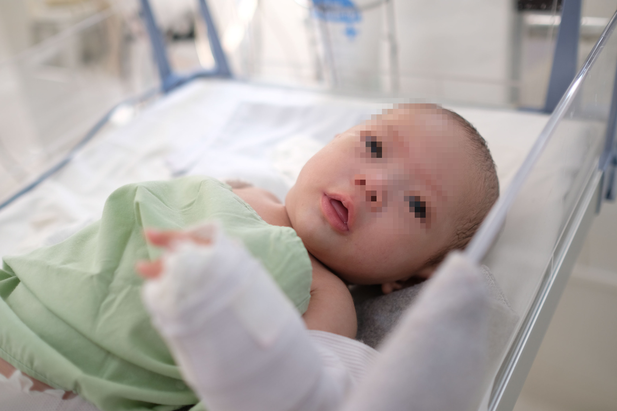 Vụ bé gái 3 tháng tuổi bị người tình của mẹ hành hạ: bé đã hoàn toàn hồi phục - Ảnh 4. Vụ bé gái 3 tháng tuổi bị người tình của mẹ hành hạ: bé đã hoàn toàn hồi phục - Ảnh 4.