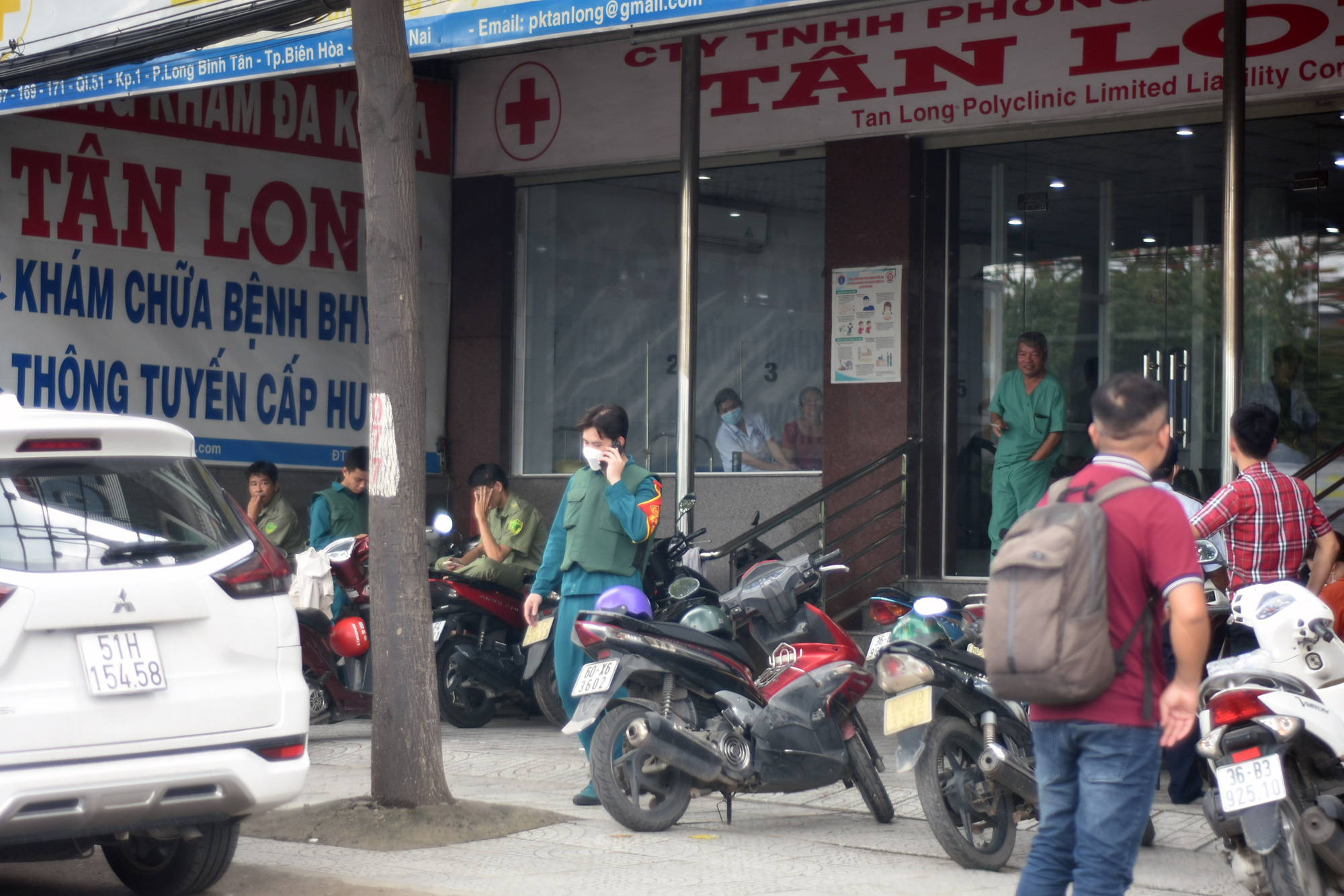 Vụ trục lợi tiền bảo hiểm xã hội: Đồng loạt khám xét 8 phòng khám ở Biên Hòa - Ảnh 1. Vụ trục lợi tiền bảo hiểm xã hội: Đồng loạt khám xét 8 phòng khám ở Biên Hòa - Ảnh 1.